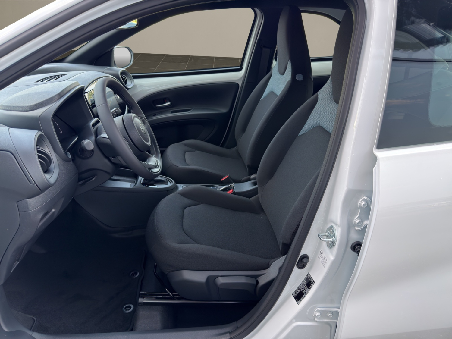 TOYOTA Aygo X 1.5 VVT-i HSD Comfort-image-8