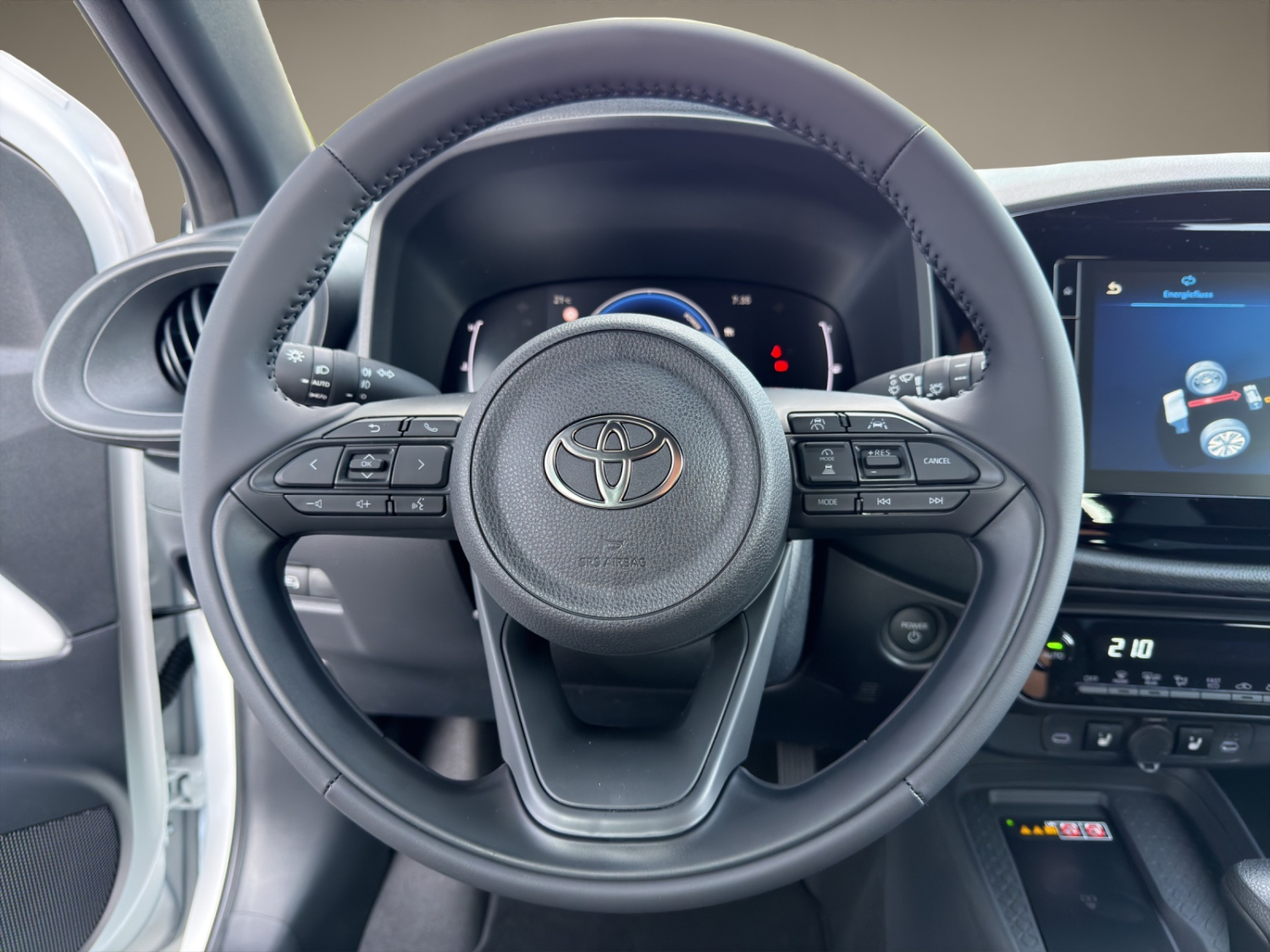 TOYOTA Aygo X 1.5 VVT-i HSD Comfort-image-13