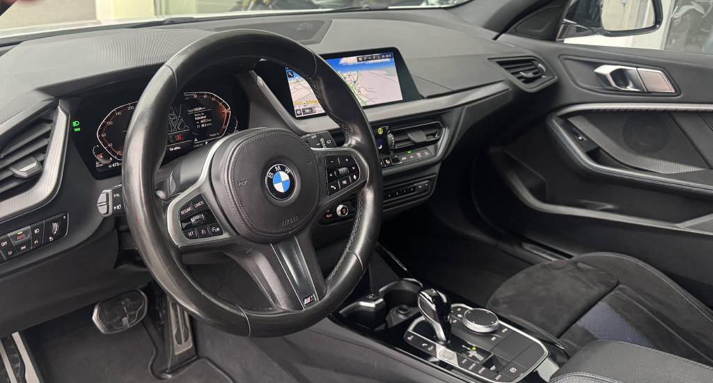 BMW 120d xDrive Steptronic M Sport-image-6