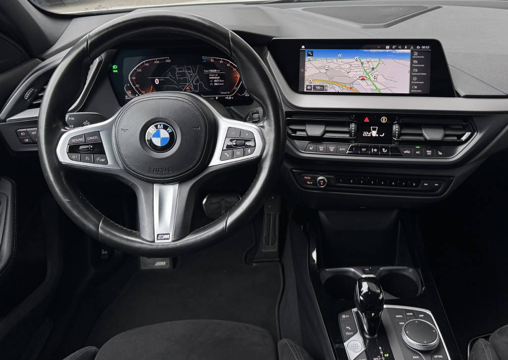 BMW 120d xDrive Steptronic M Sport-image-12
