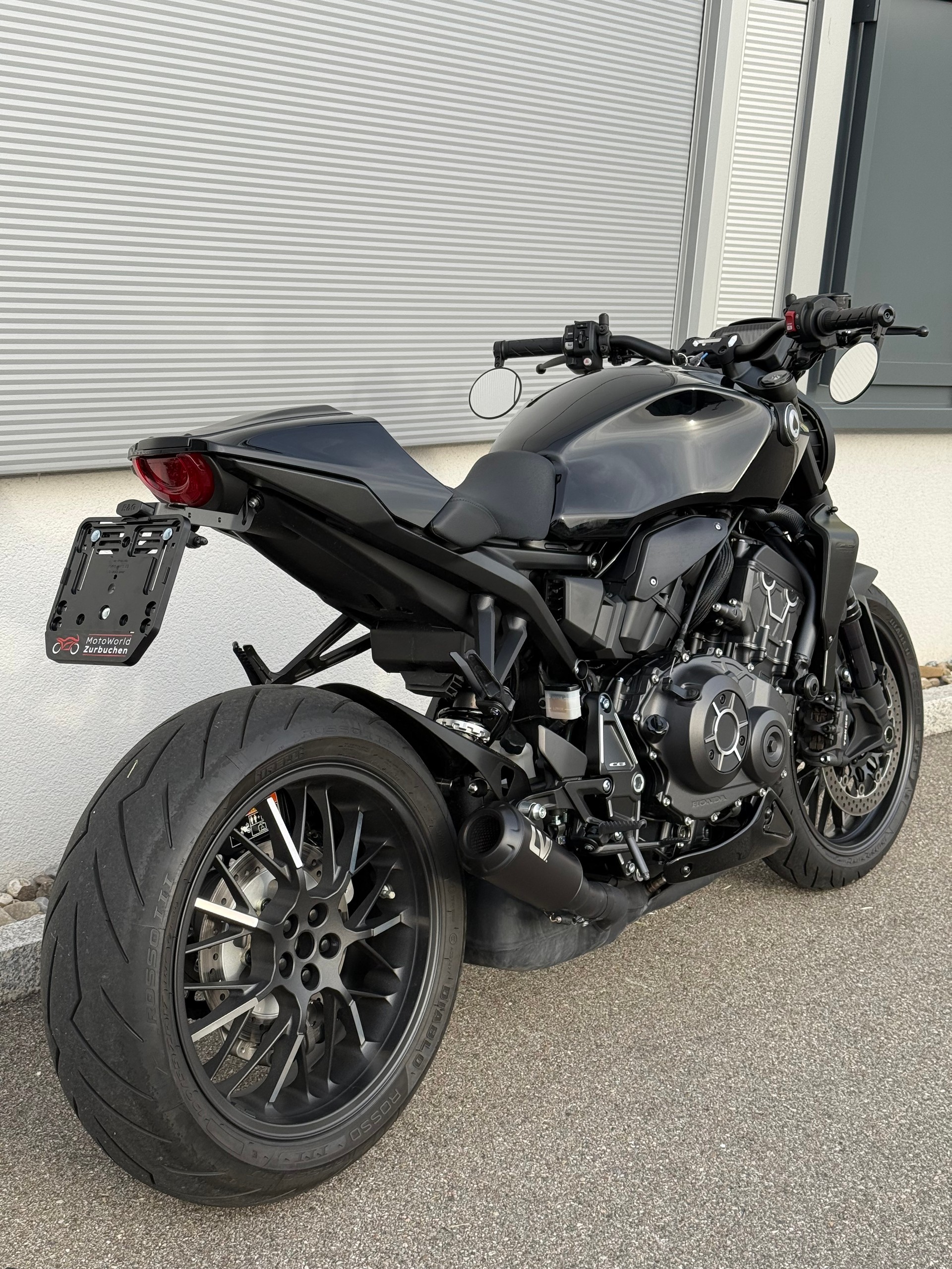 HONDA CB 1000 R Black Edition-showroom-element-2