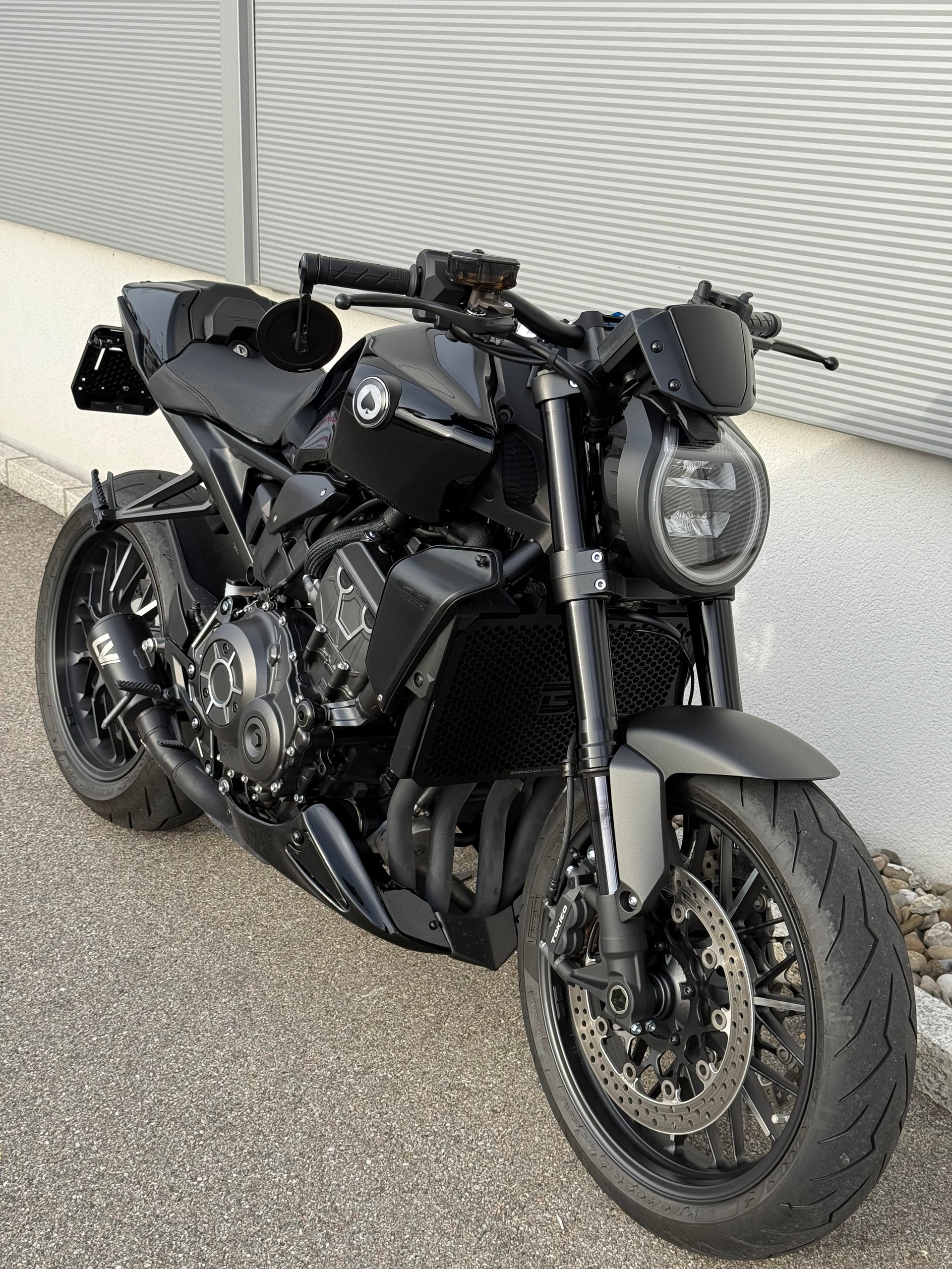 HONDA CB 1000 R Black Edition-showroom-element-1
