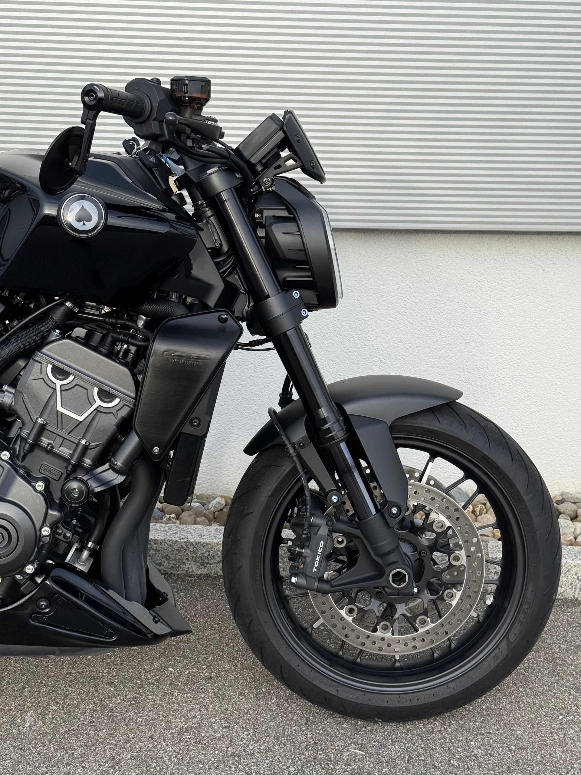 HONDA CB 1000 R Black Edition-showroom-element-3