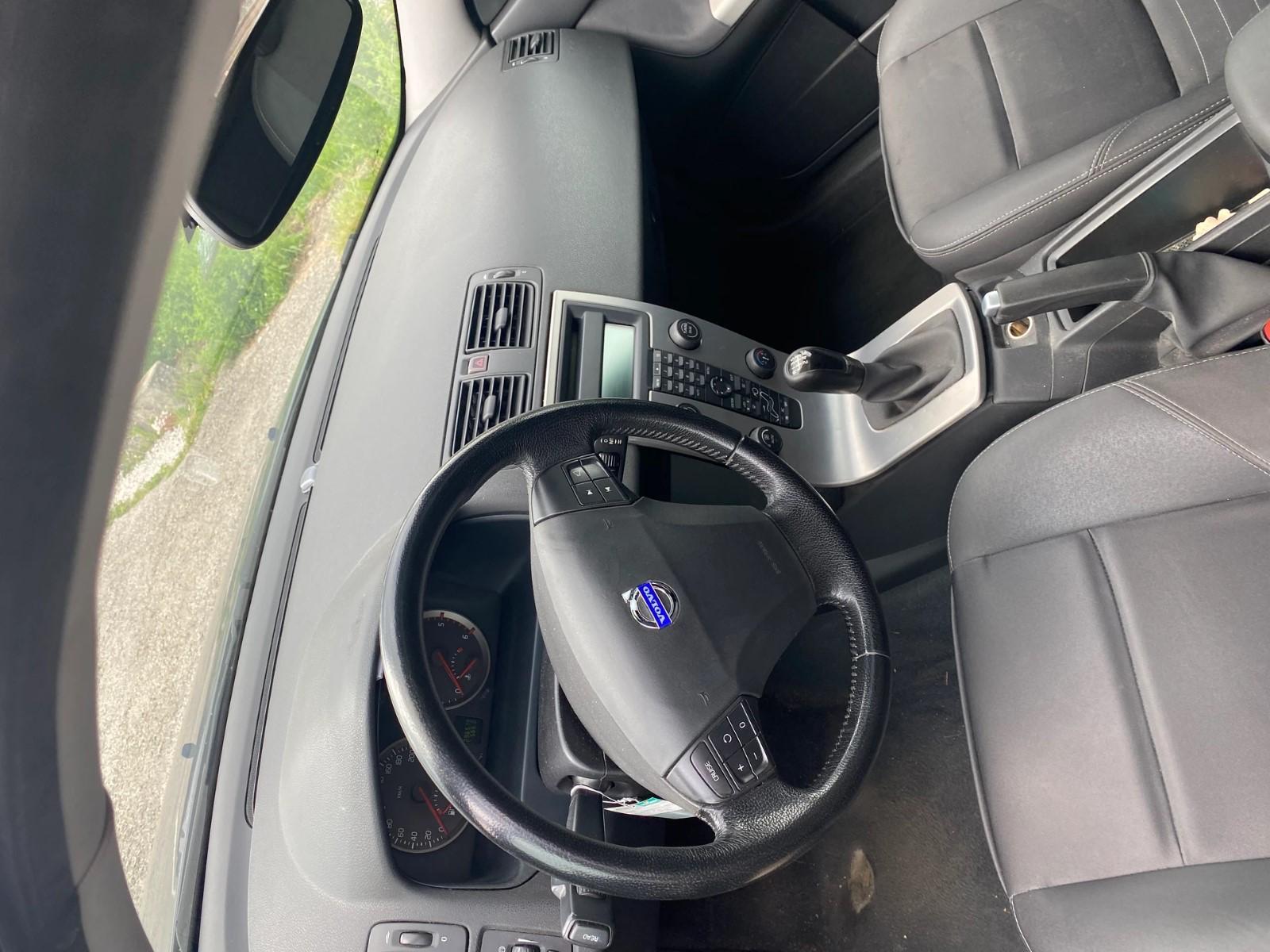 VOLVO 2.0 D Basis-image-3