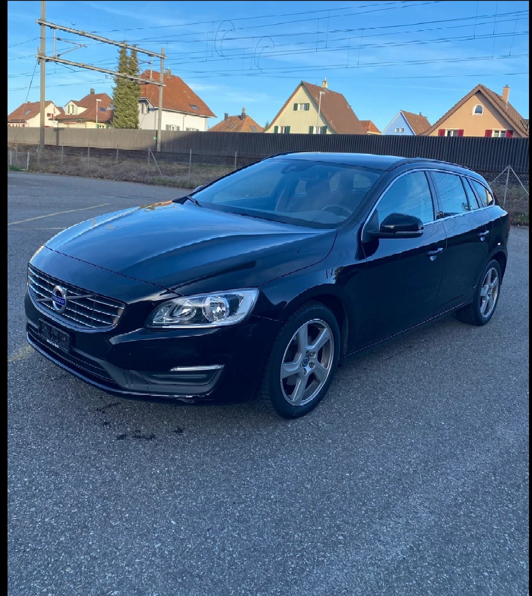 VOLVO V60 D4 Geartronic-image-0