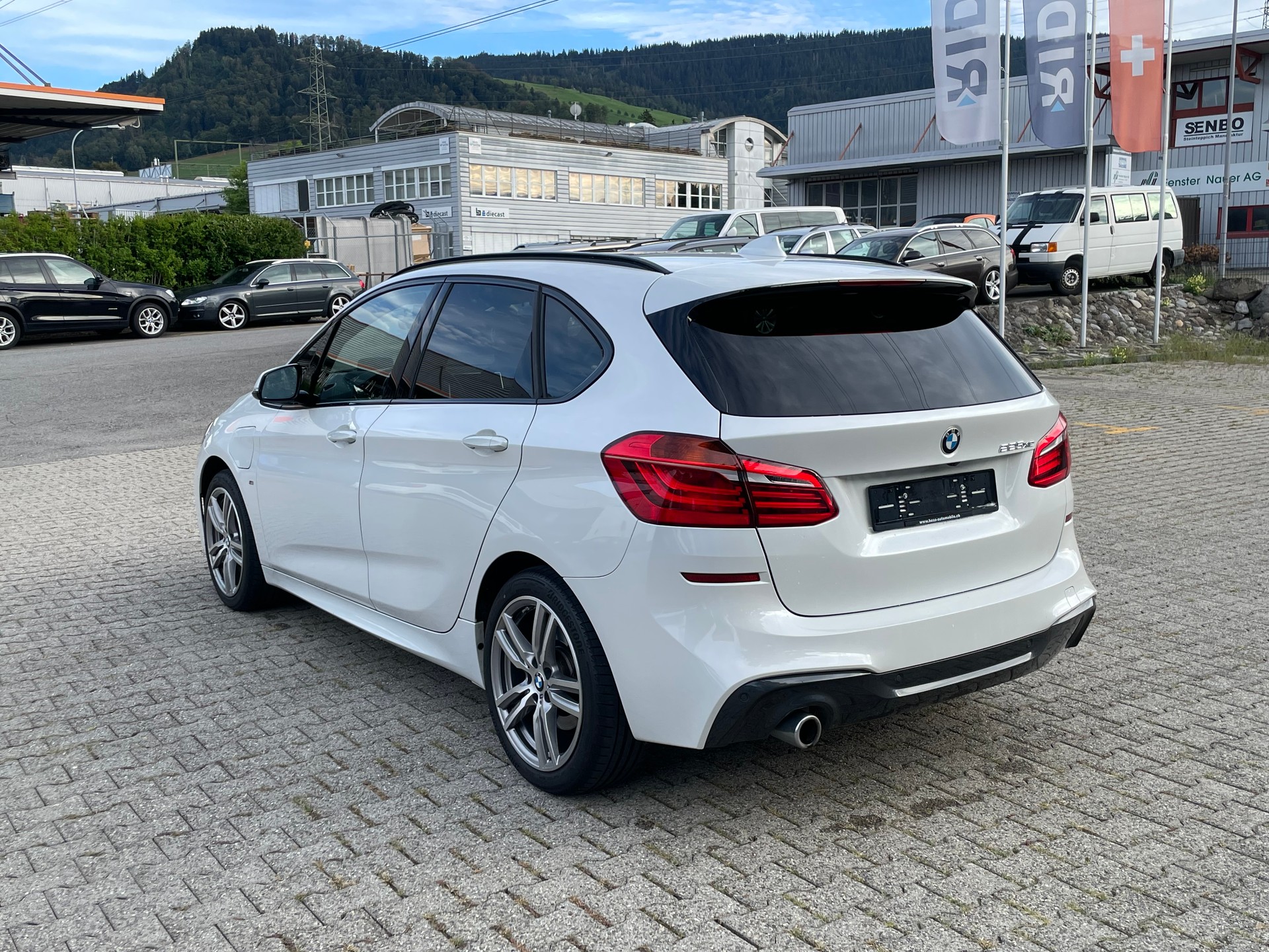 BMW 225xe iPerformance Active Tourer Steptronic Luxury Line-image-3