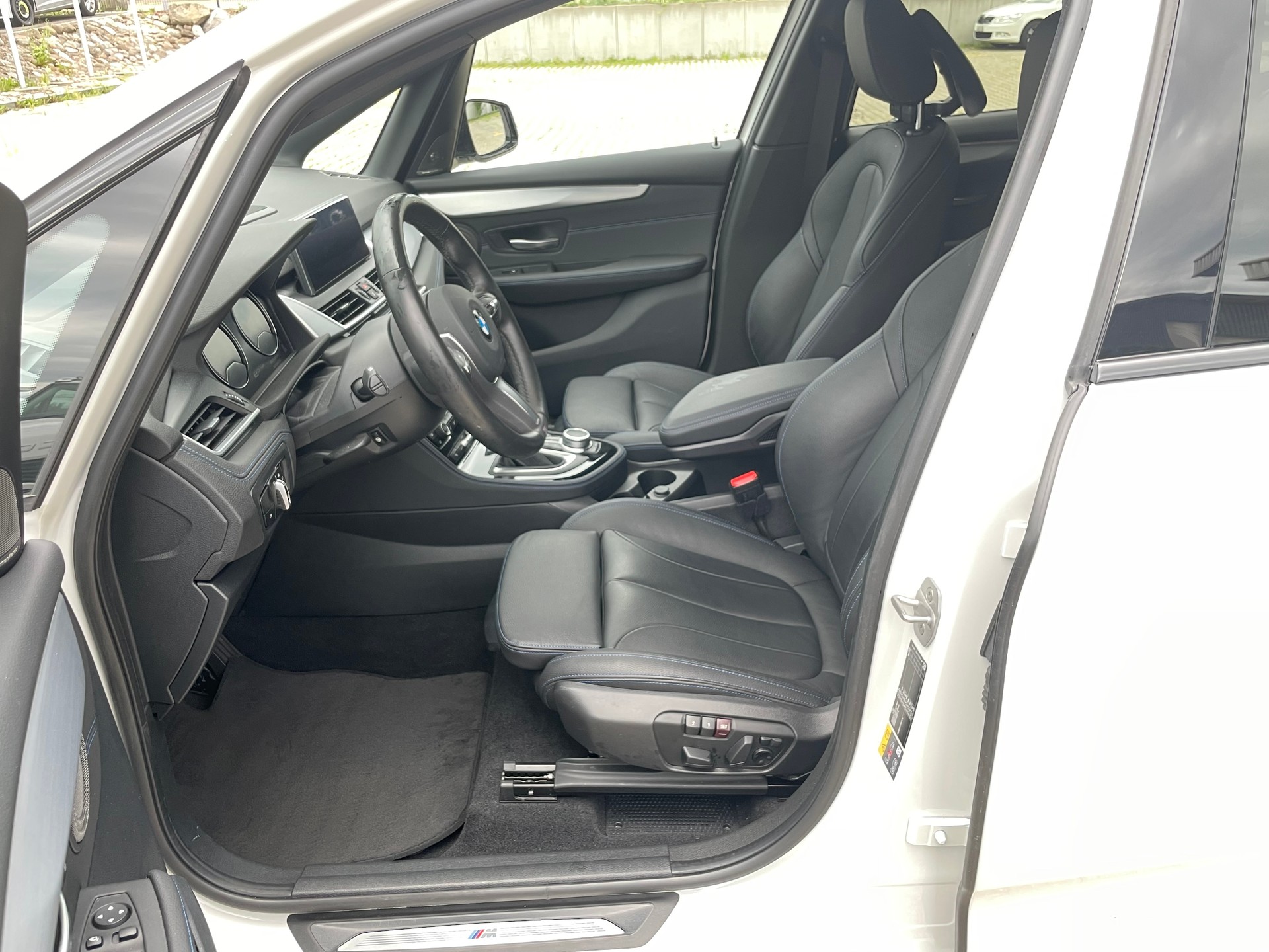 BMW 225xe iPerformance Active Tourer Steptronic Luxury Line-image-10