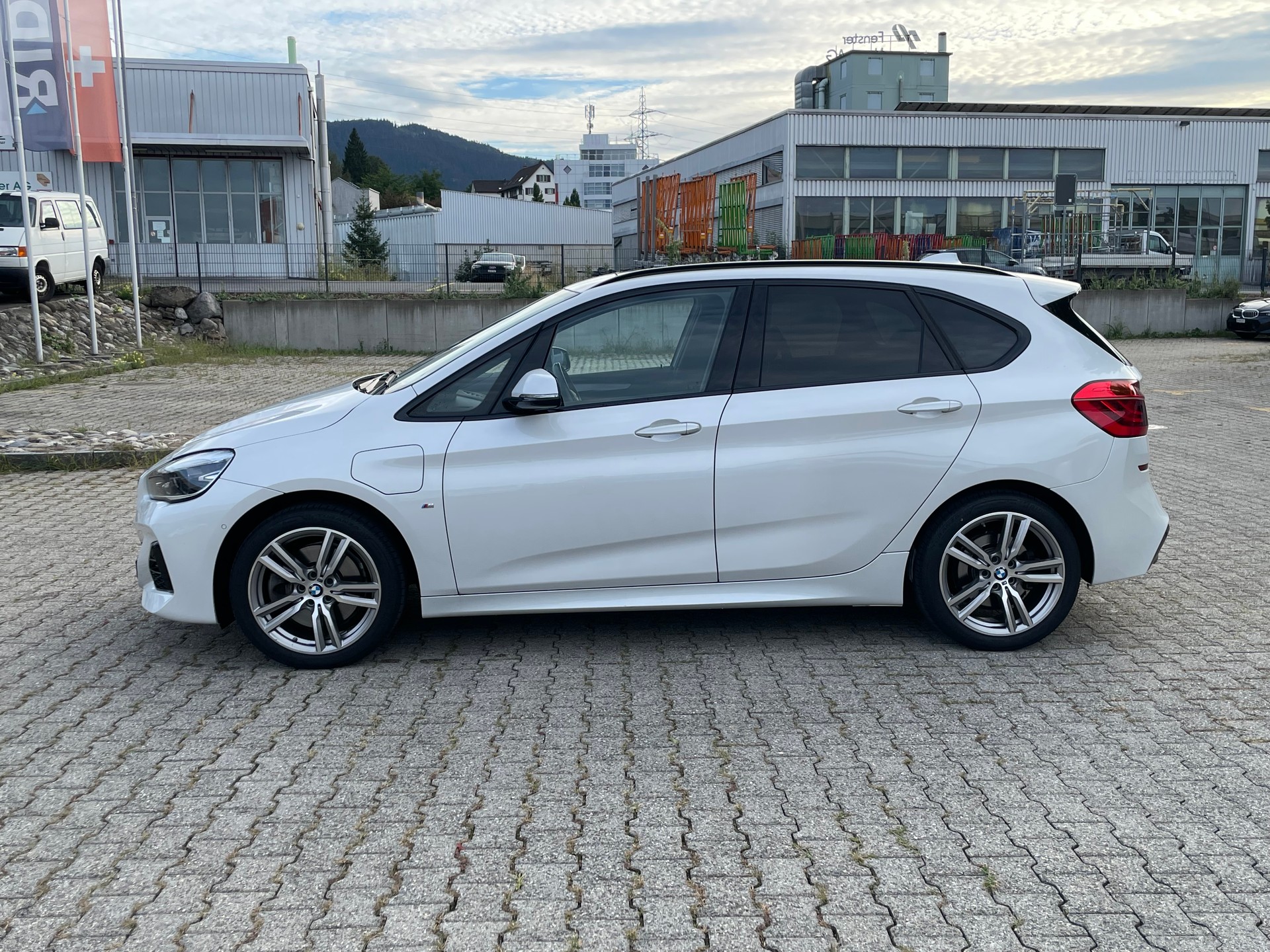 BMW 225xe iPerformance Active Tourer Steptronic Luxury Line-image-2