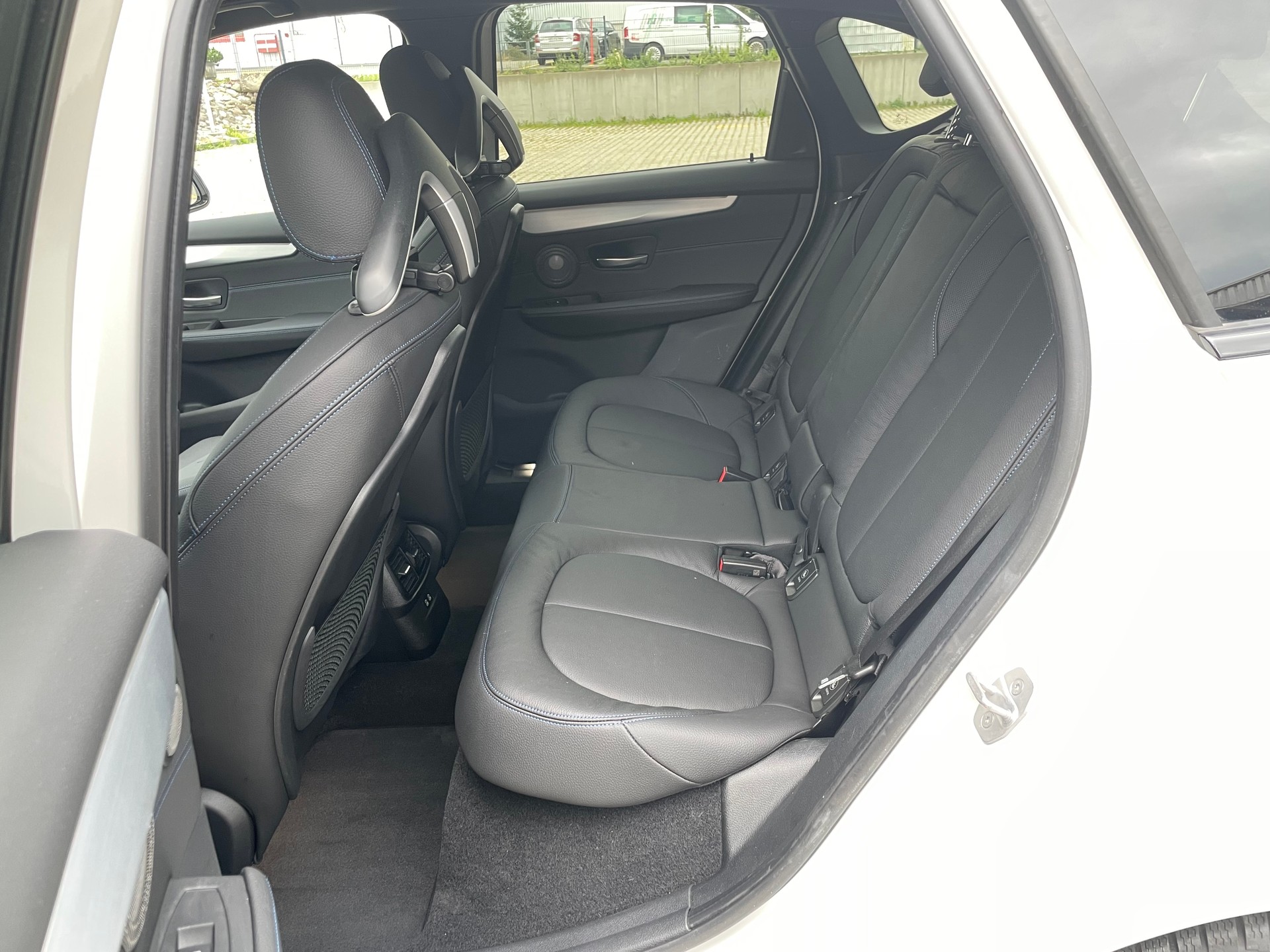 BMW 225xe iPerformance Active Tourer Steptronic Luxury Line-image-15
