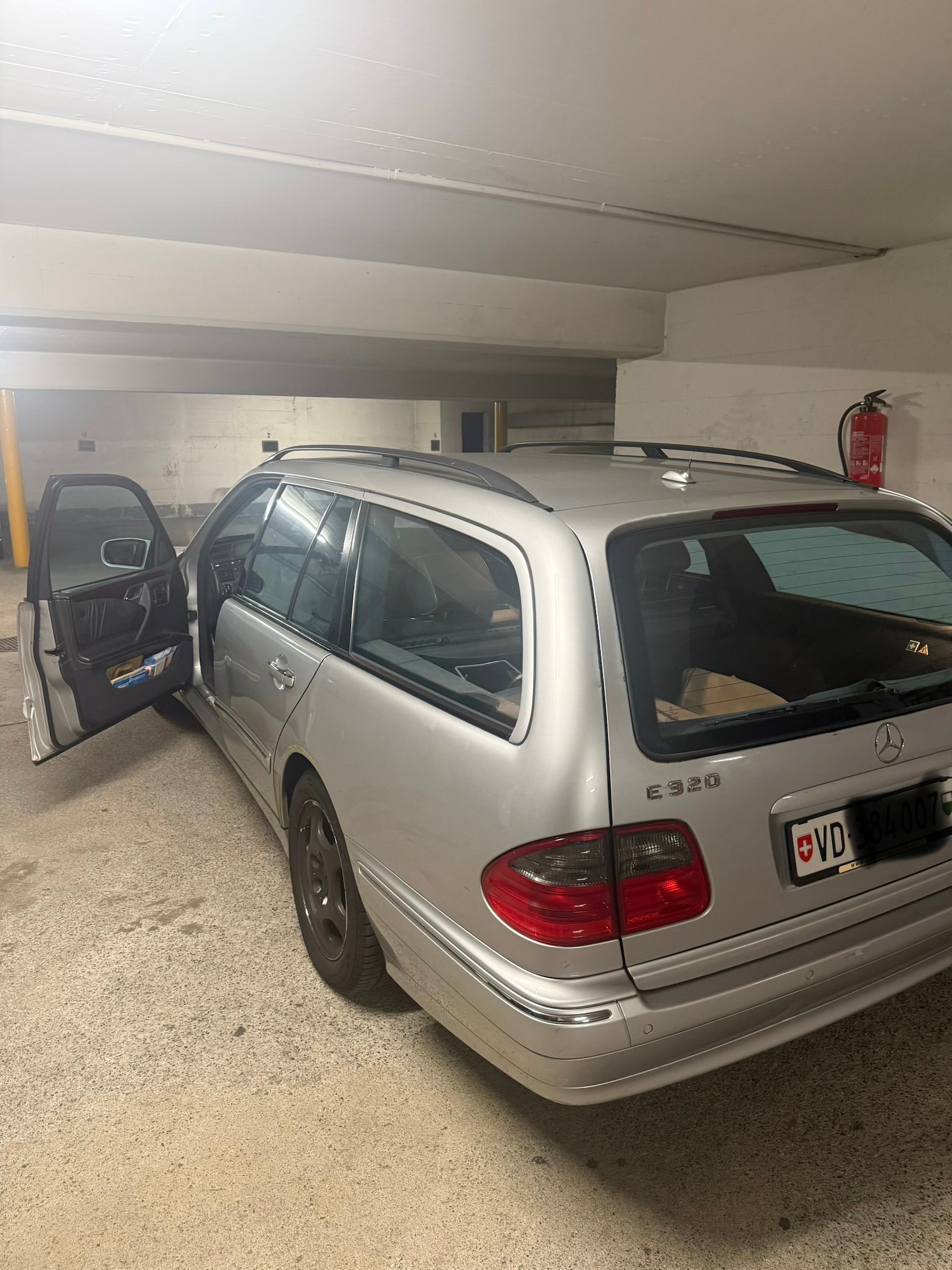 MERCEDES-BENZ E 320 Avantgarde 4-Matic Automatic-image-6