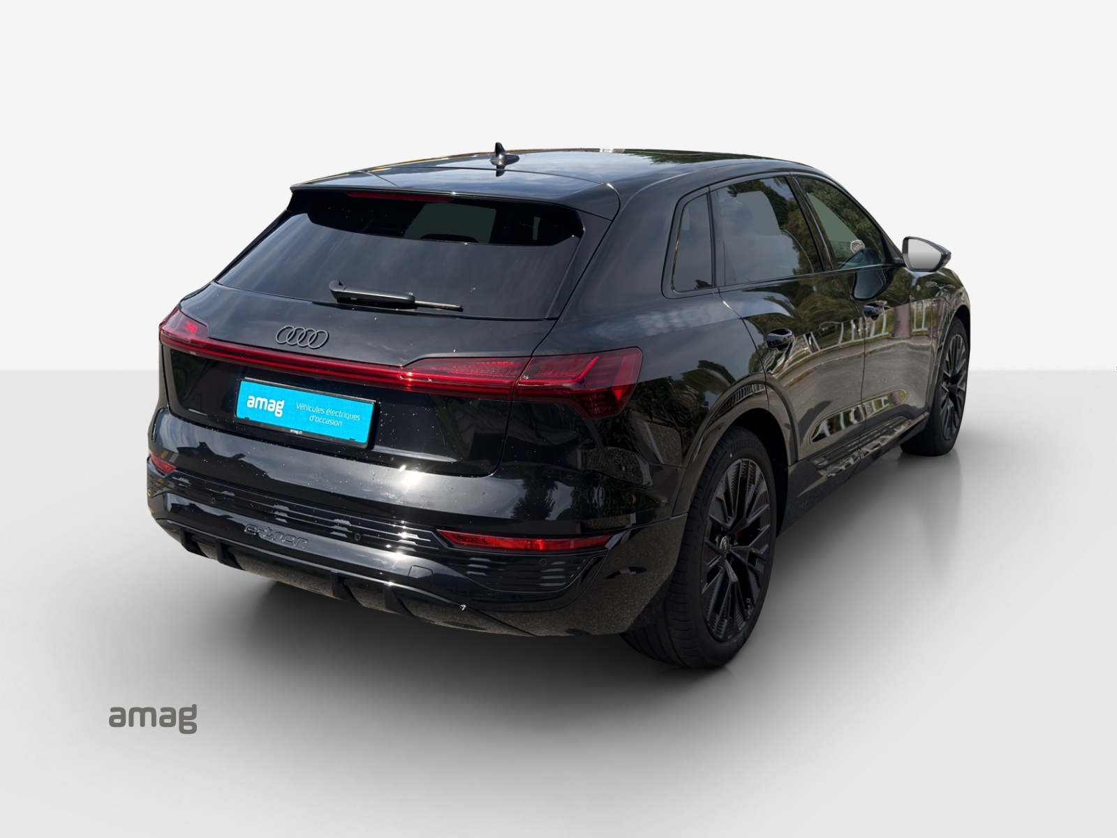 AUDI Q8 55 e-tron Black Edition quattro-image-5