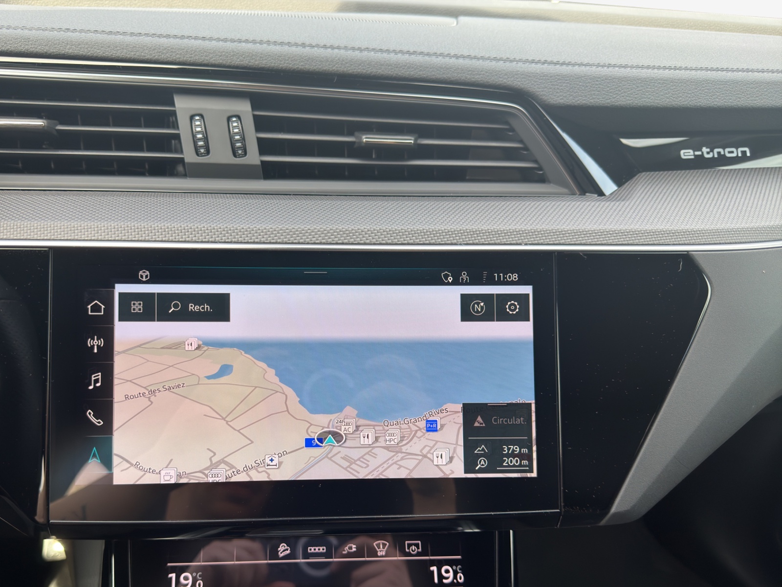 AUDI Q8 55 e-tron Black Edition quattro-image-15