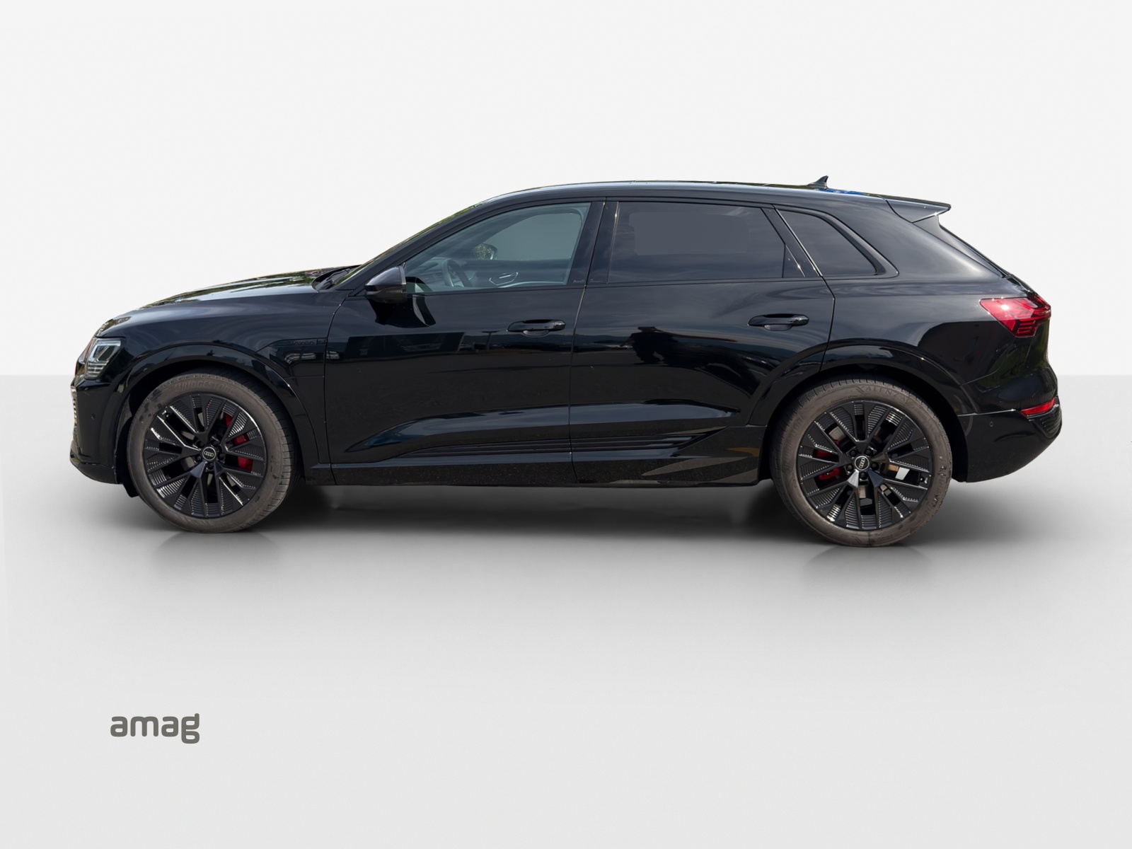 AUDI Q8 55 e-tron Black Edition quattro-image-1