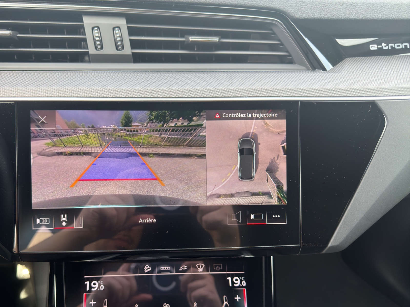AUDI Q8 55 e-tron Black Edition quattro-image-16