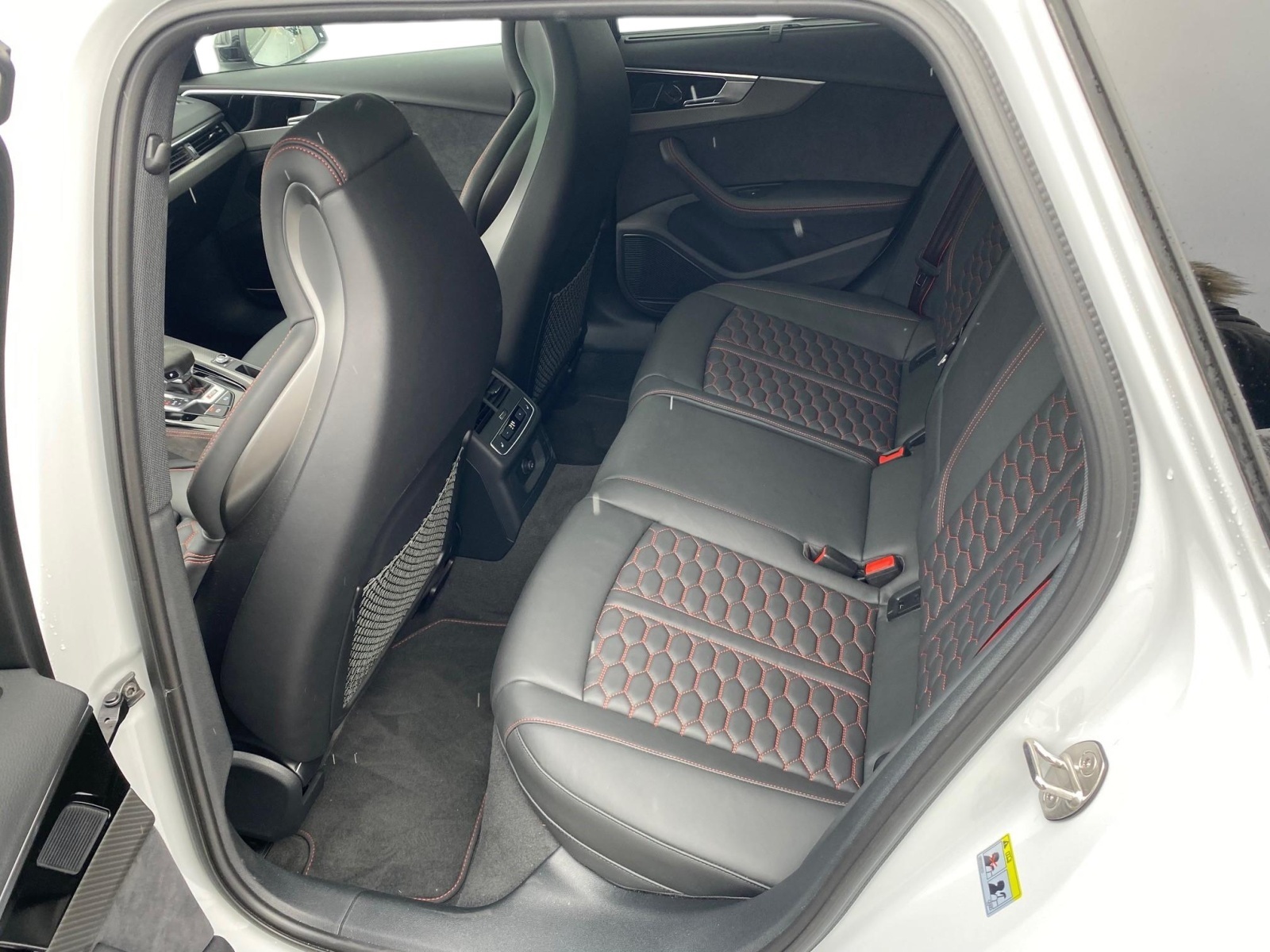 AUDI RS4 Avant quattro tiptronic-image-5