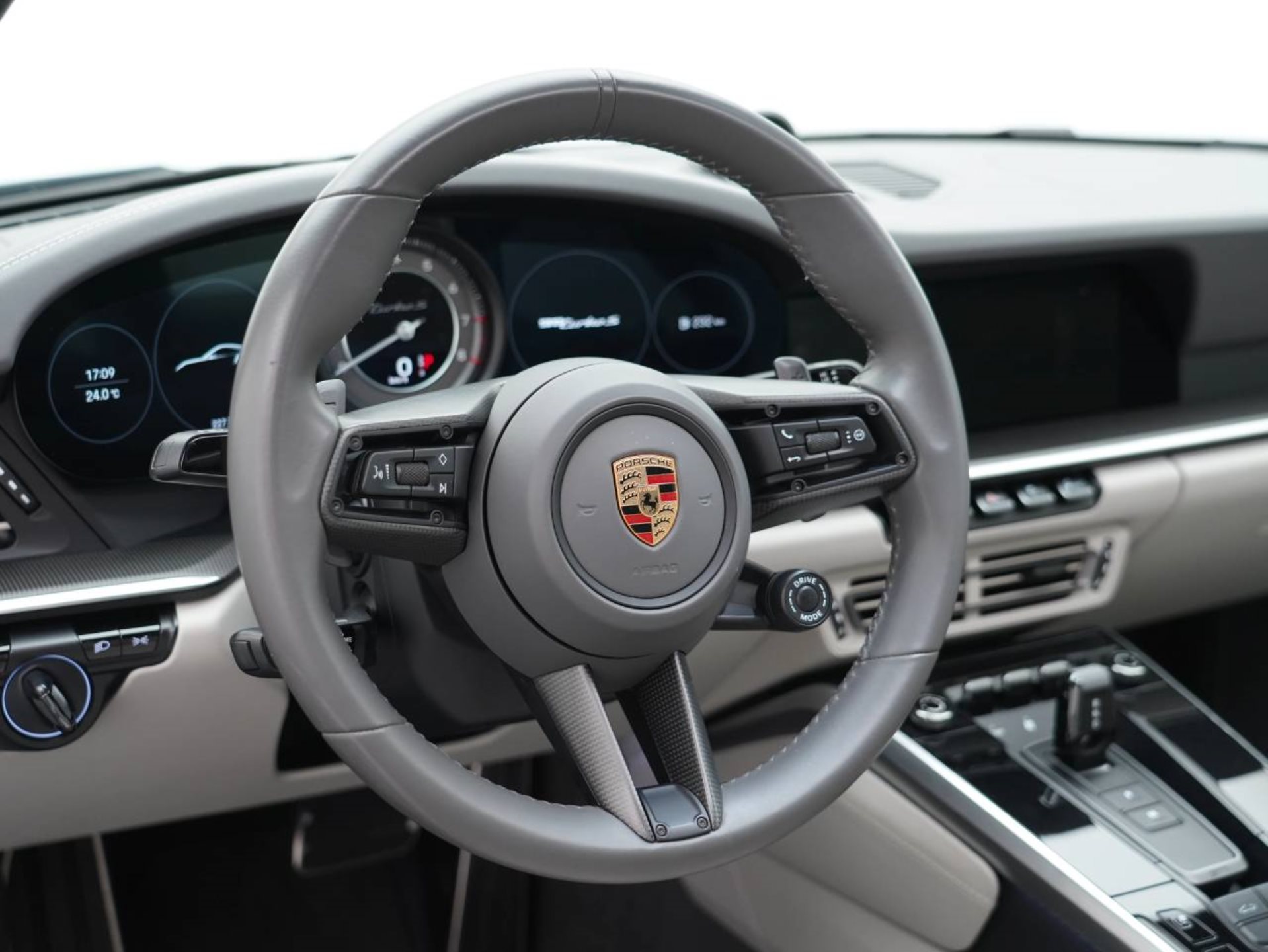 PORSCHE 911 Turbo S-image-15