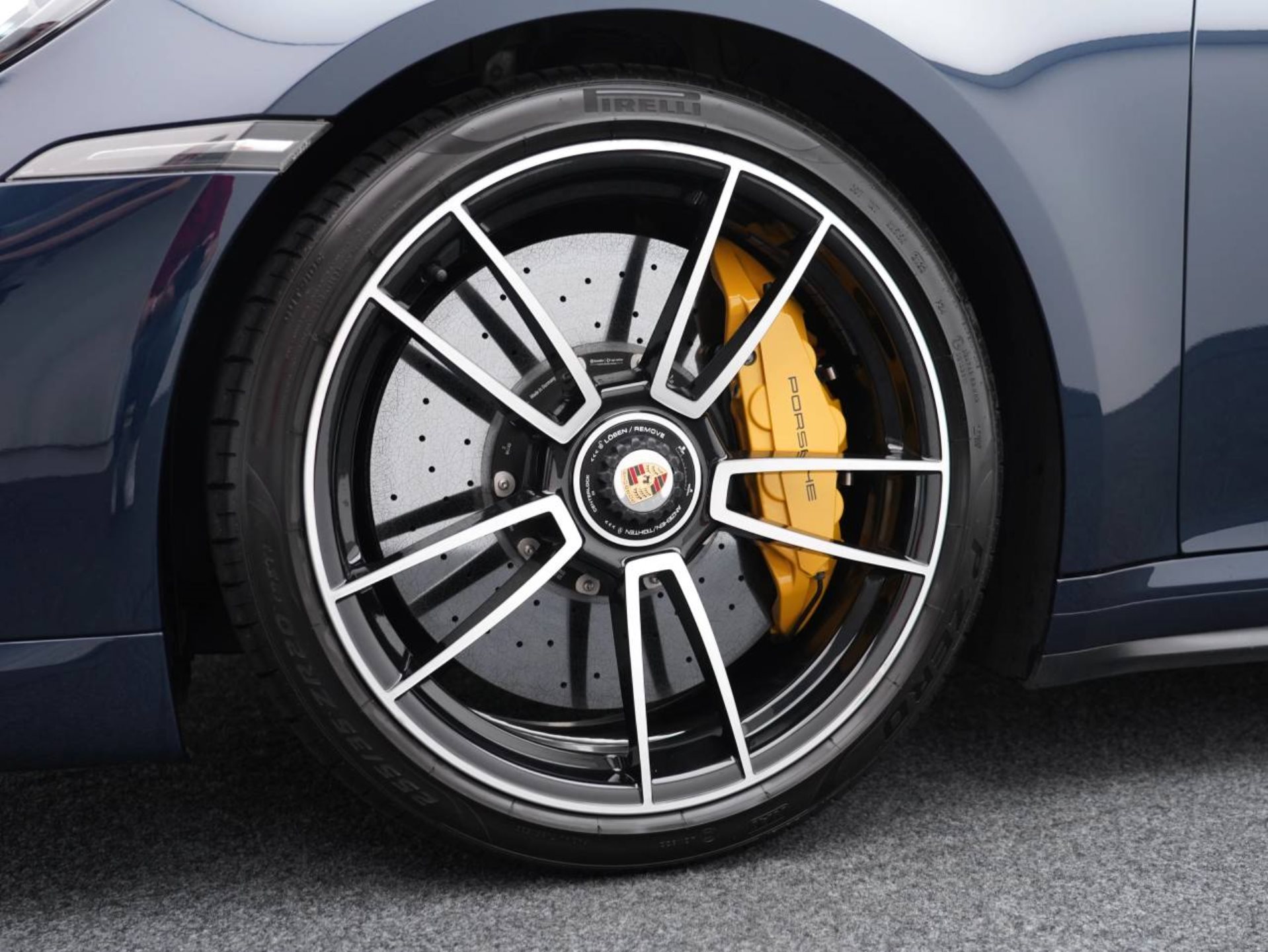 PORSCHE 911 Turbo S-image-10