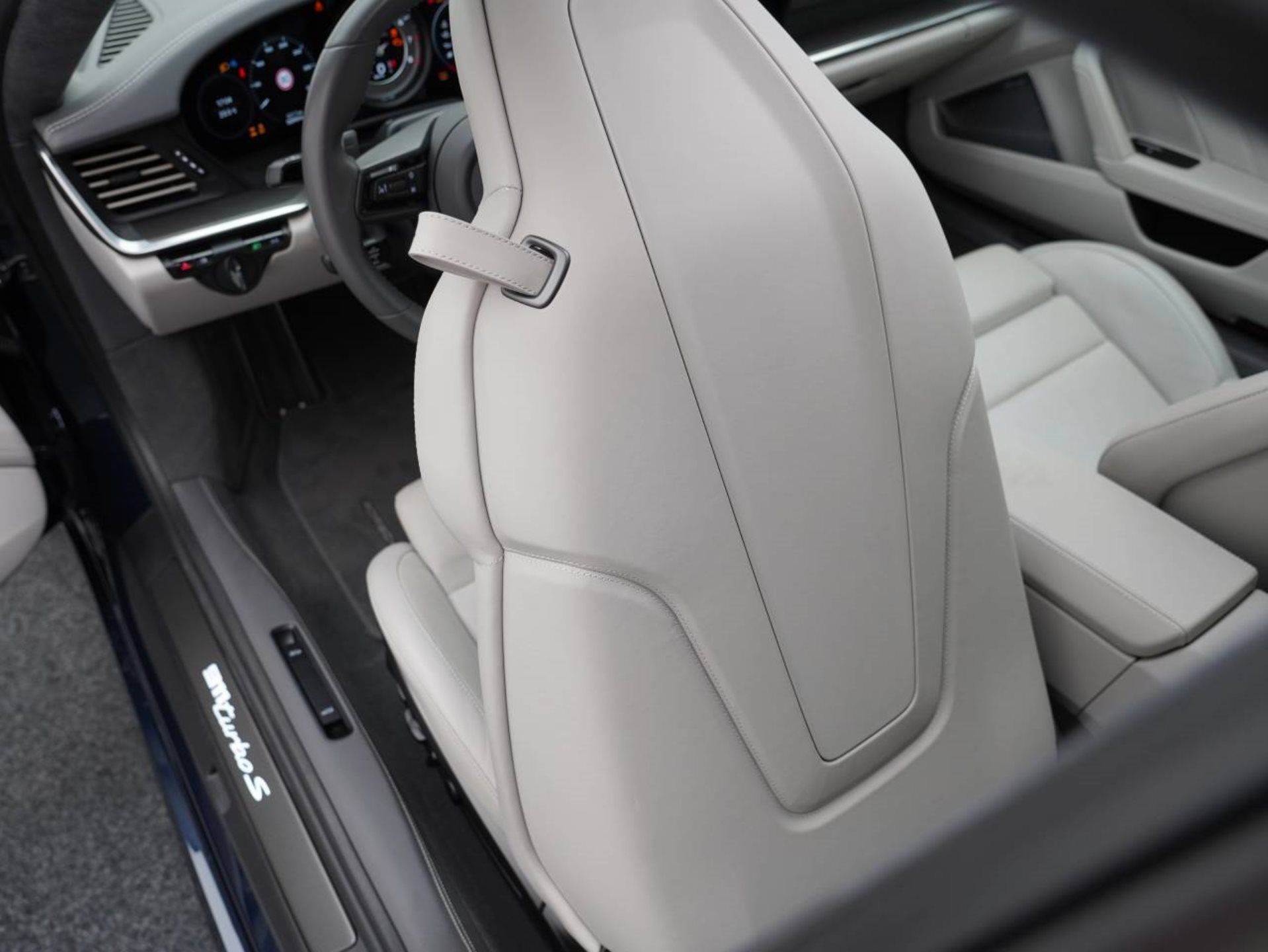 PORSCHE 911 Turbo S-image-26