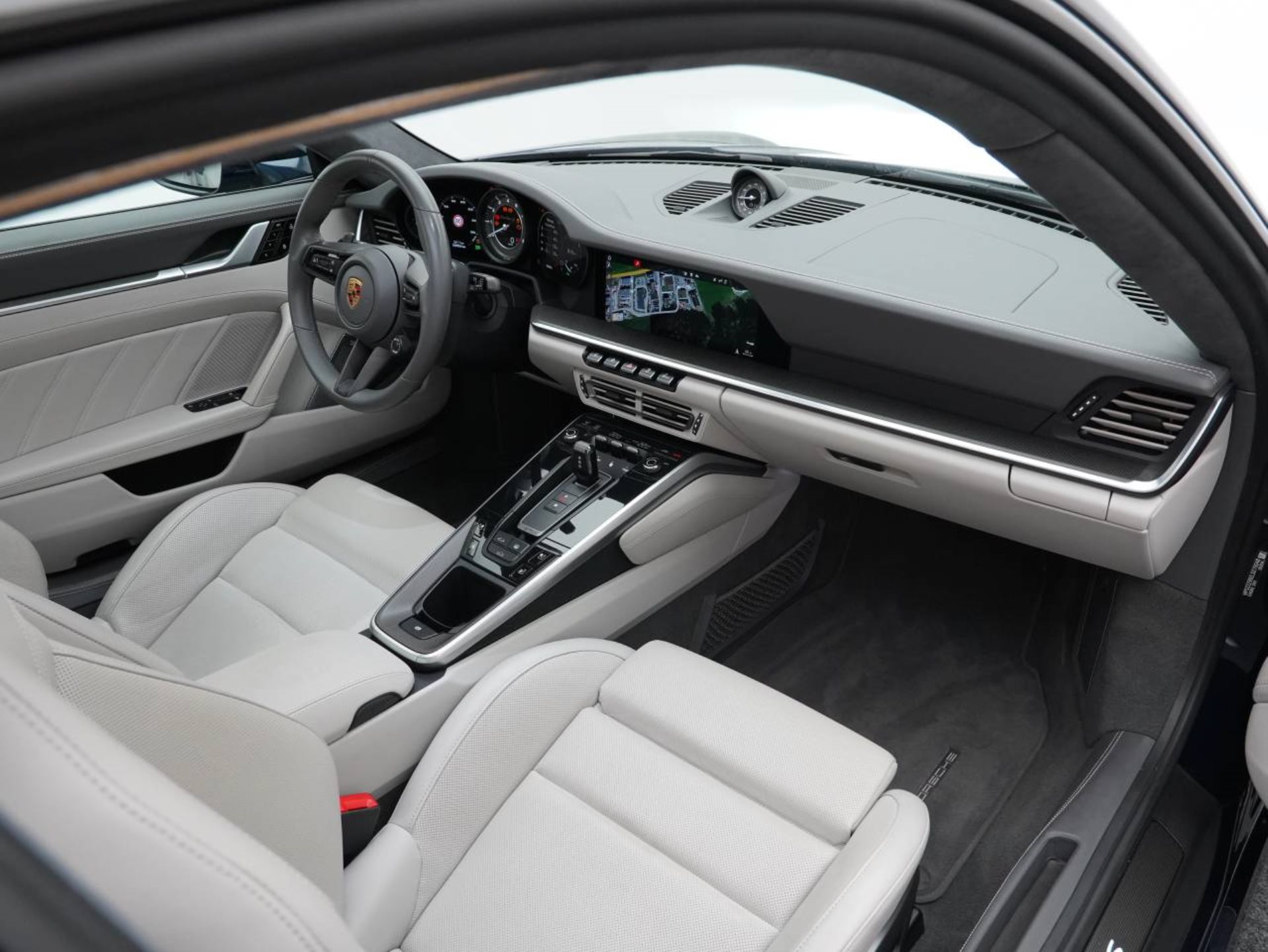 PORSCHE 911 Turbo S-image-23