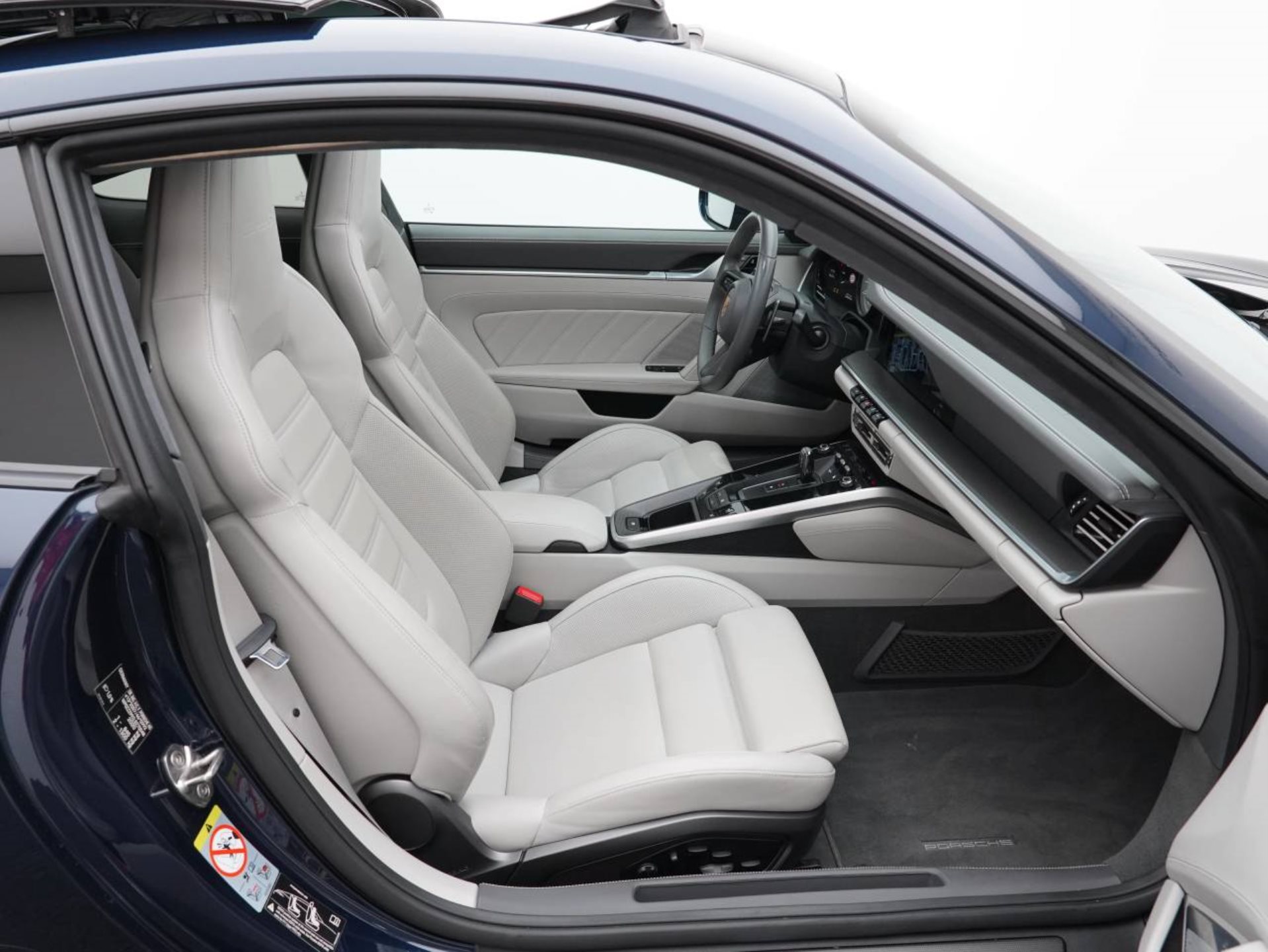 PORSCHE 911 Turbo S-image-24