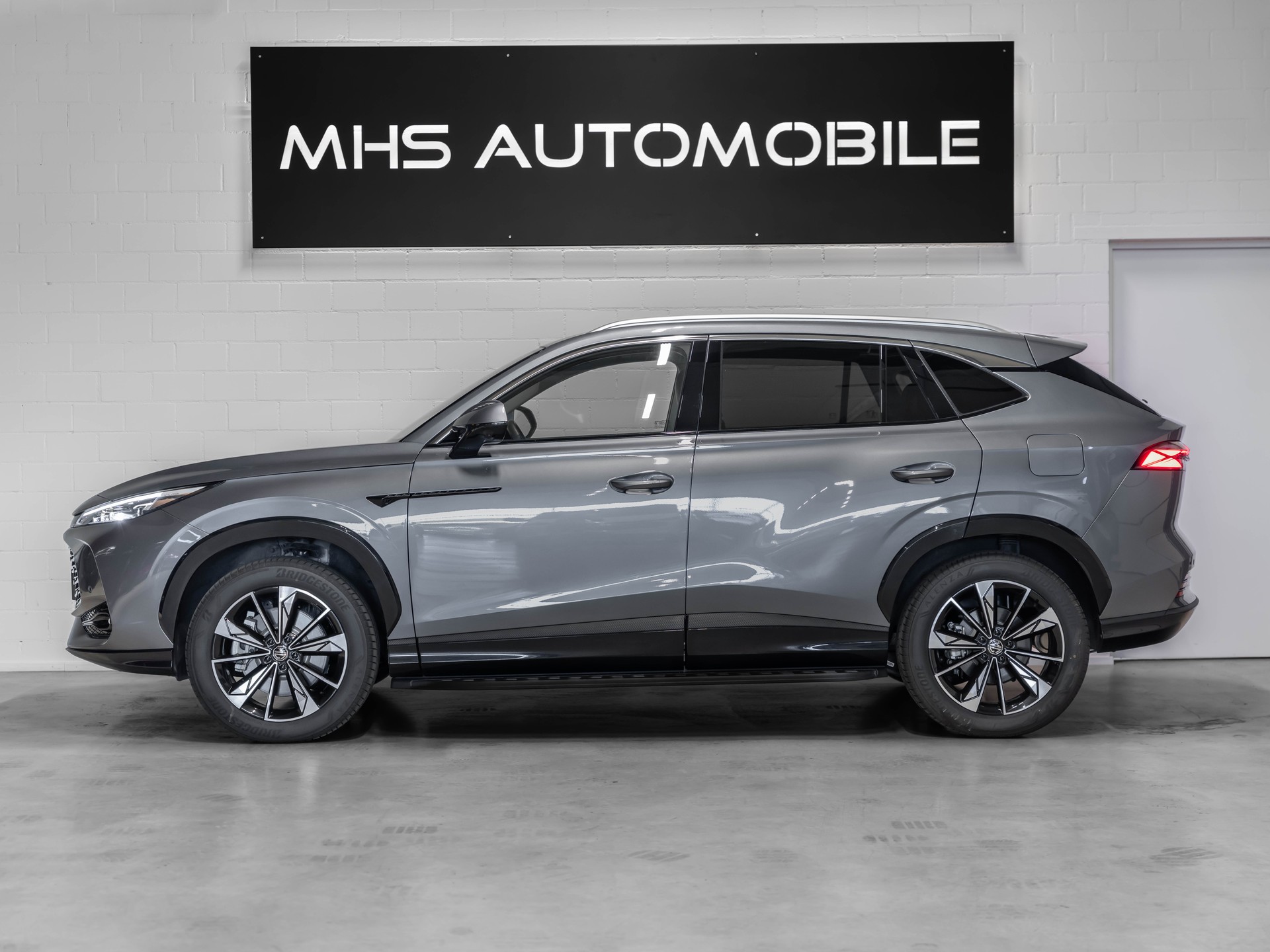 MG HS 1.5 T PHEV Luxury-image-1