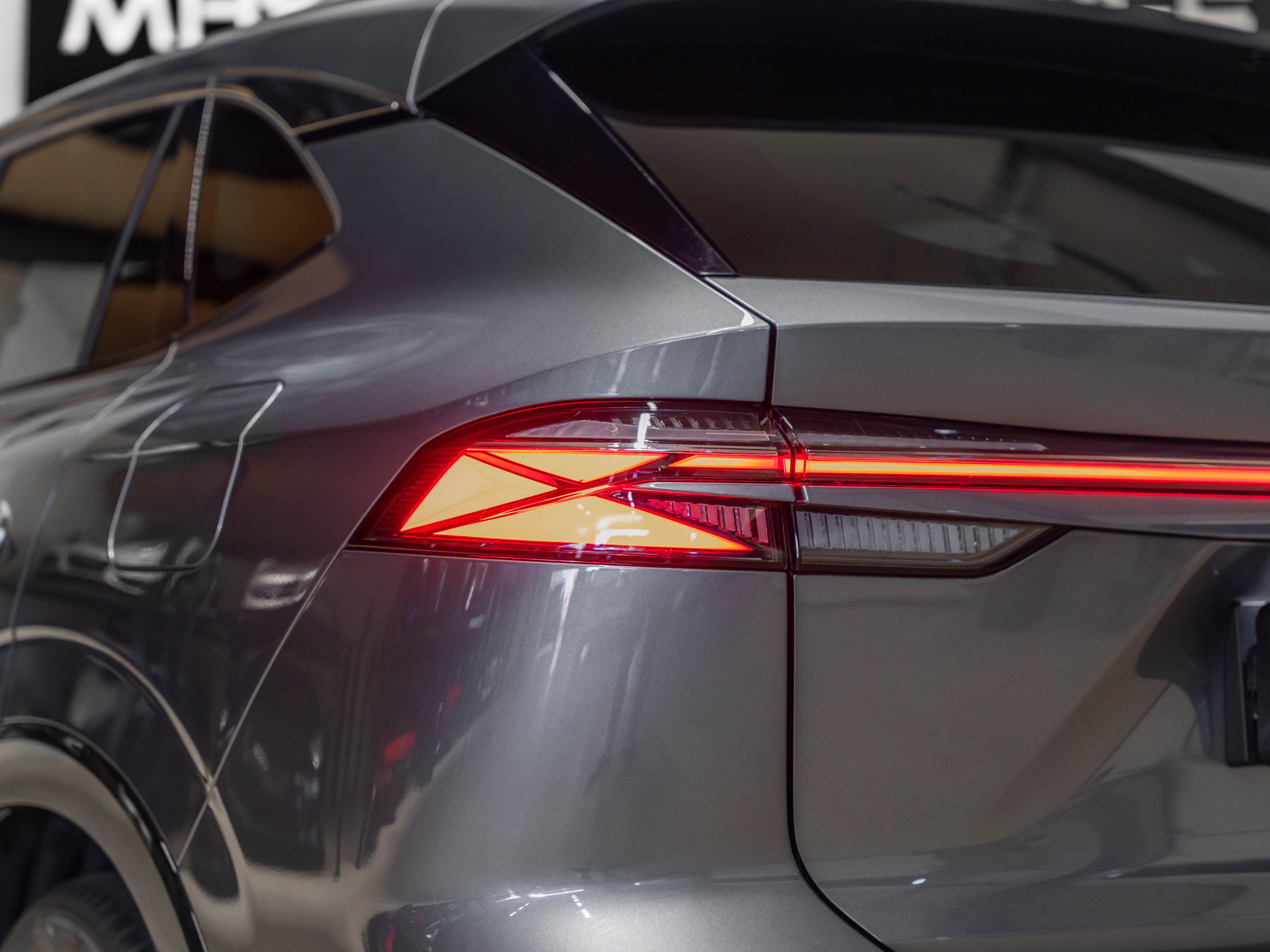 MG HS 1.5 T PHEV Luxury-image-21