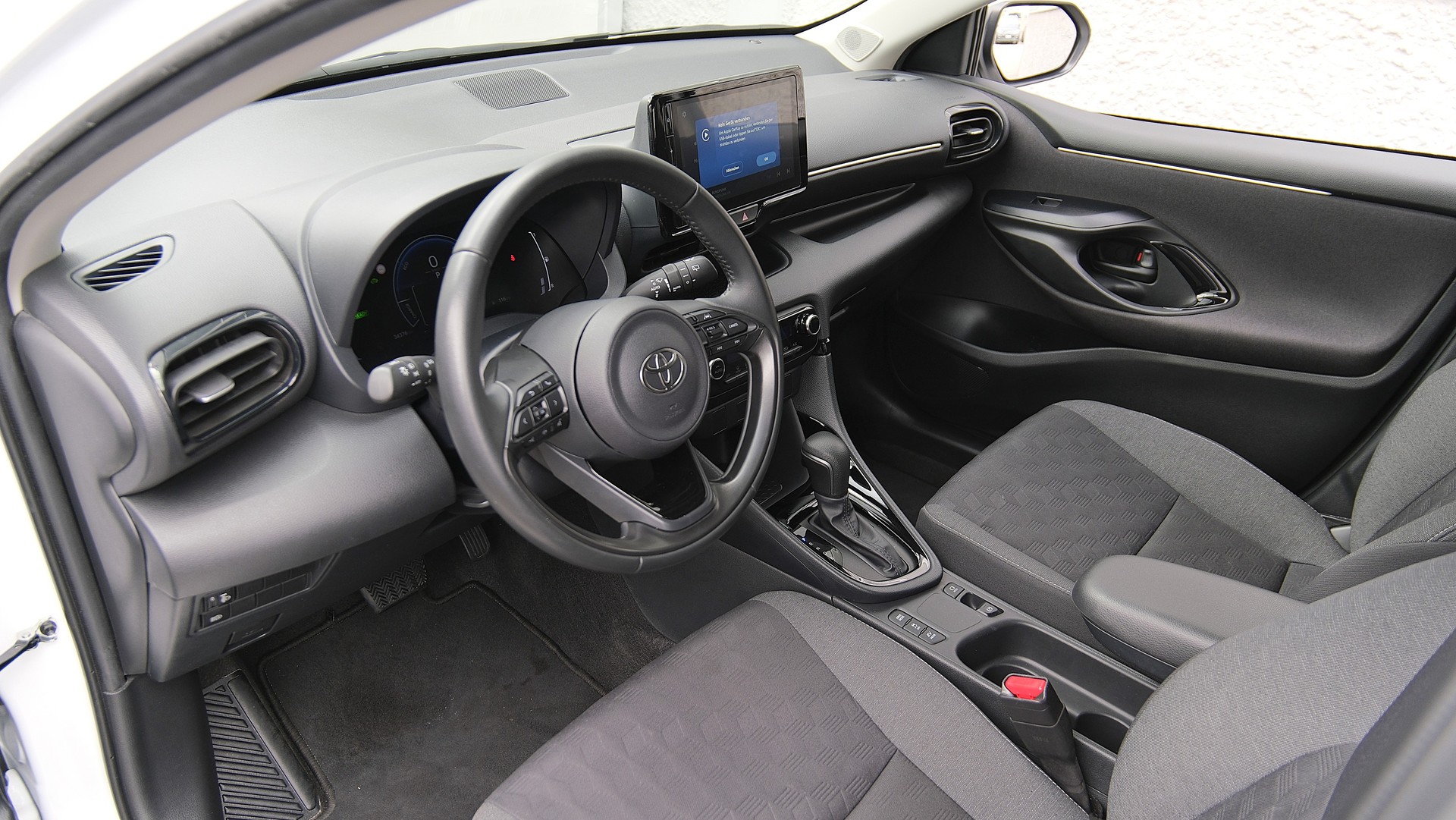 TOYOTA Yaris 1.5 Trend e-CVT-image-2