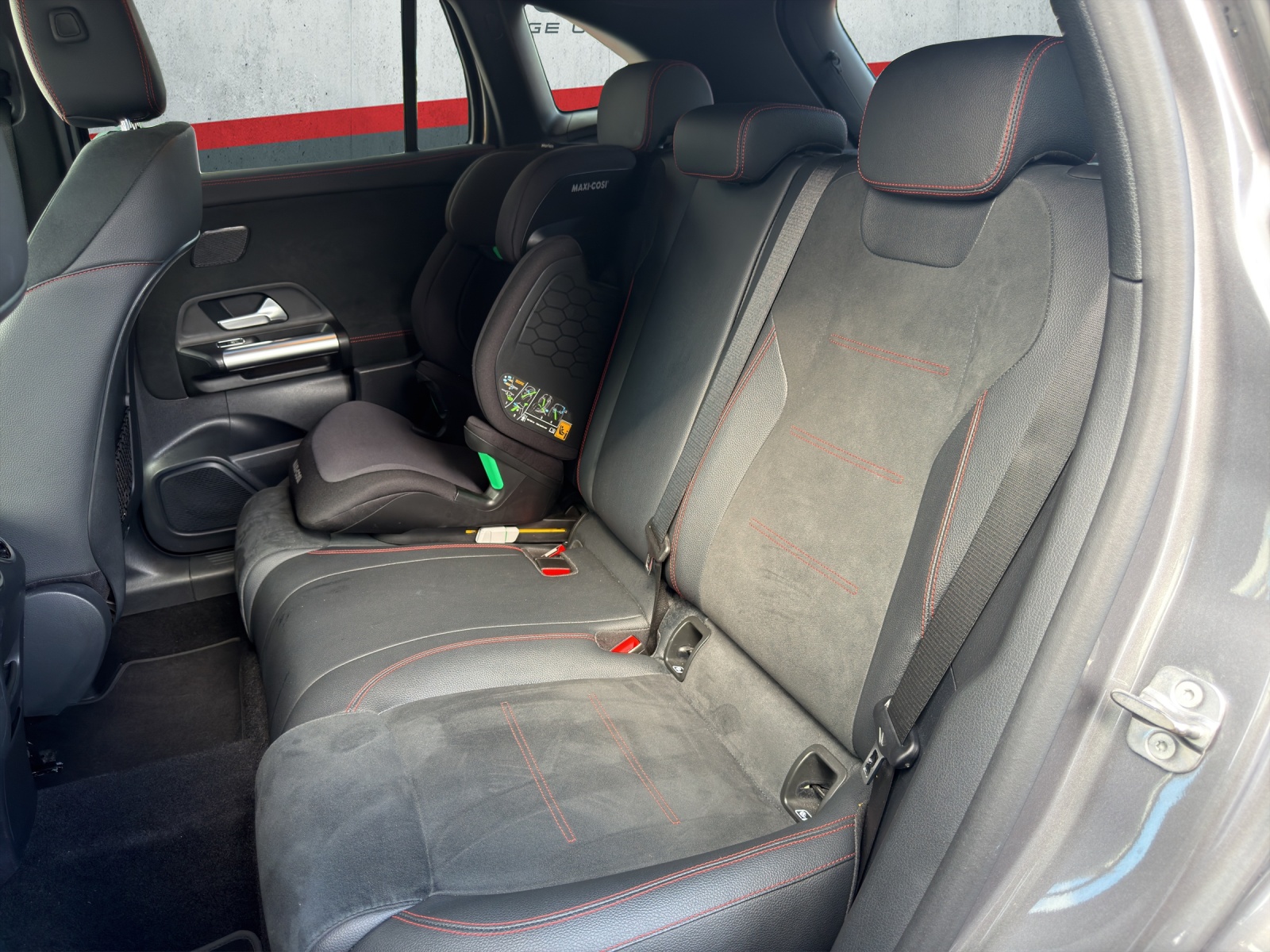 MERCEDES-BENZ GLA 220d 4Matic AMG Line 8G-DCT-image-11