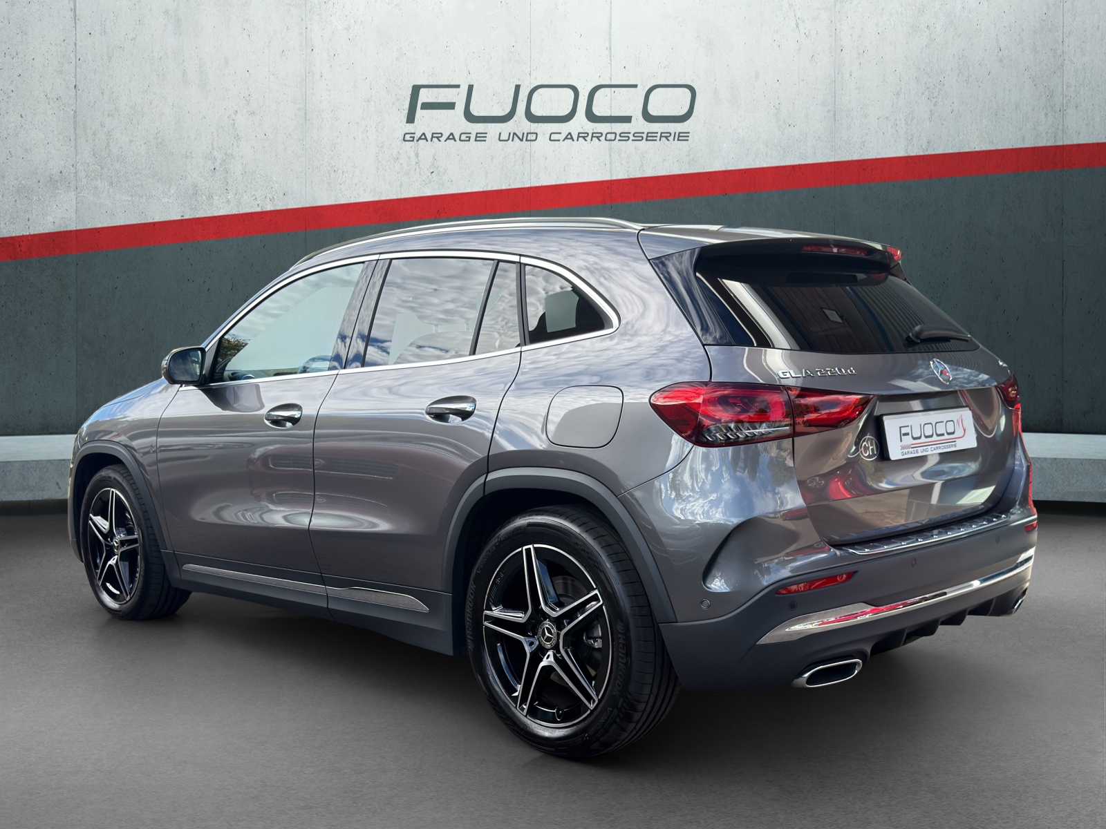 MERCEDES-BENZ GLA 220d 4Matic AMG Line 8G-DCT-image-4