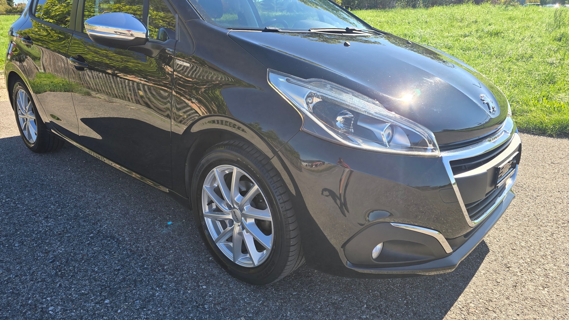 PEUGEOT 208 1.2 PureTech Style-image-13