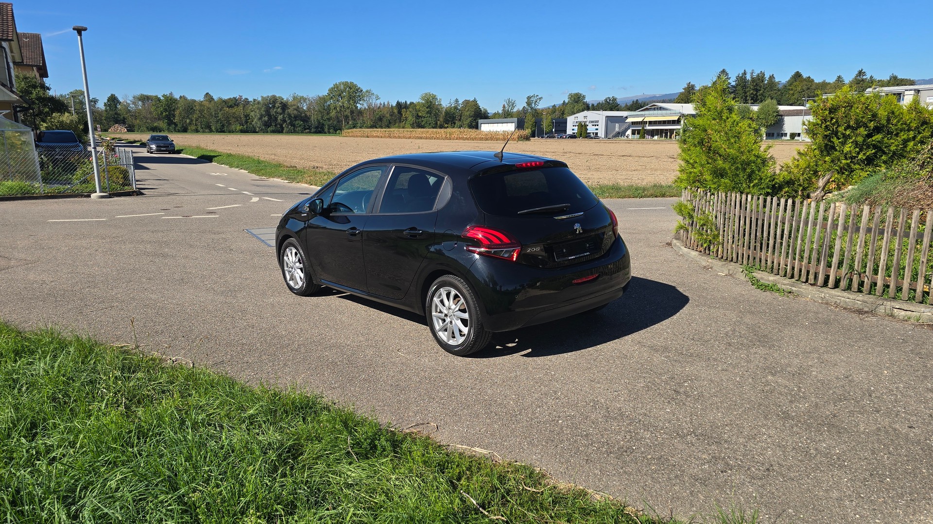 PEUGEOT 208 1.2 PureTech Style-image-11