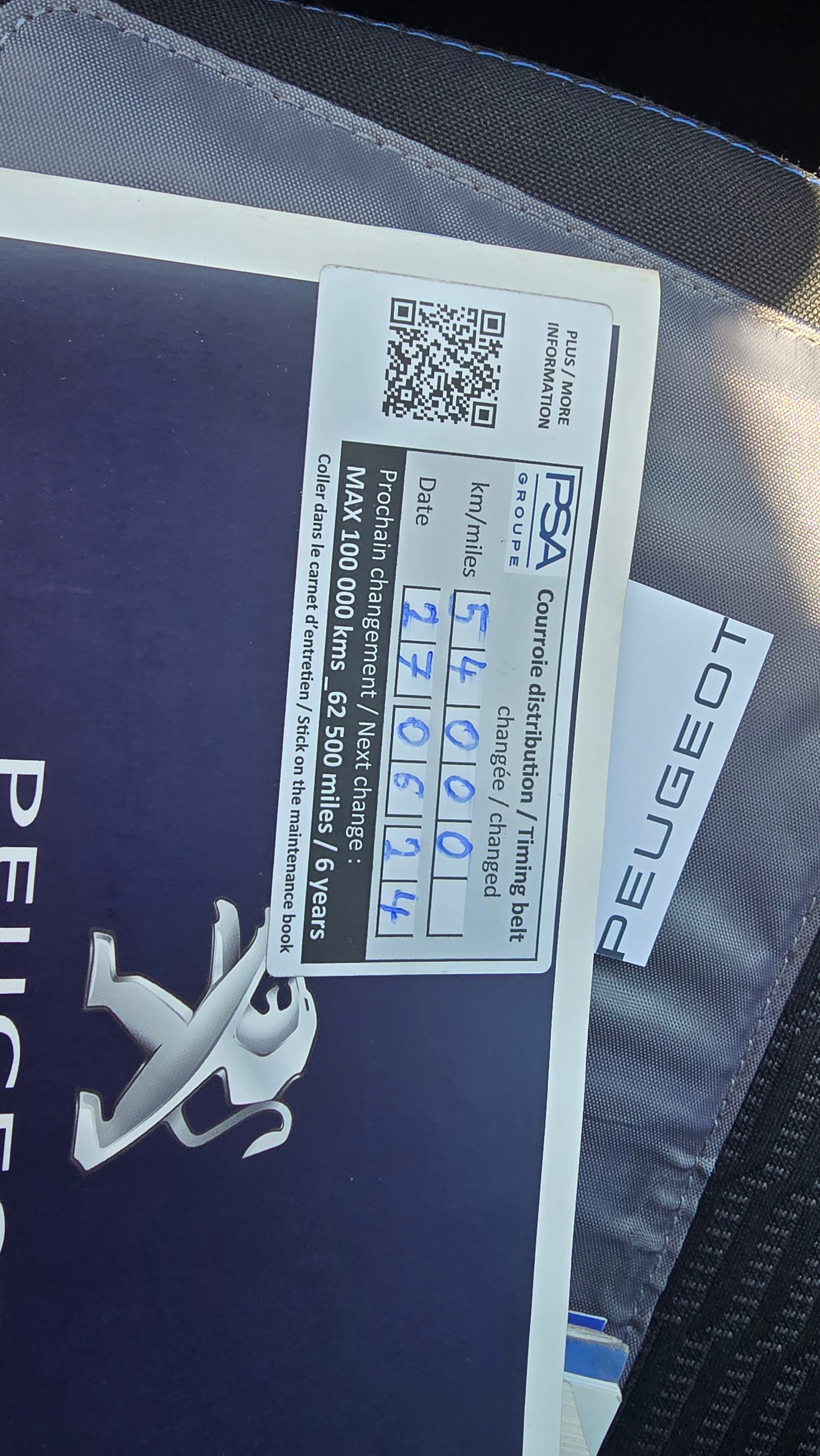 PEUGEOT 208 1.2 PureTech Style-image-8