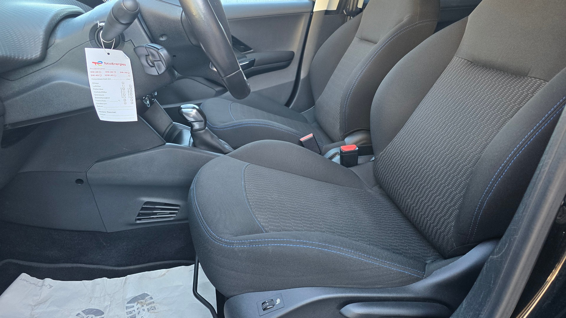 PEUGEOT 208 1.2 PureTech Style-image-6