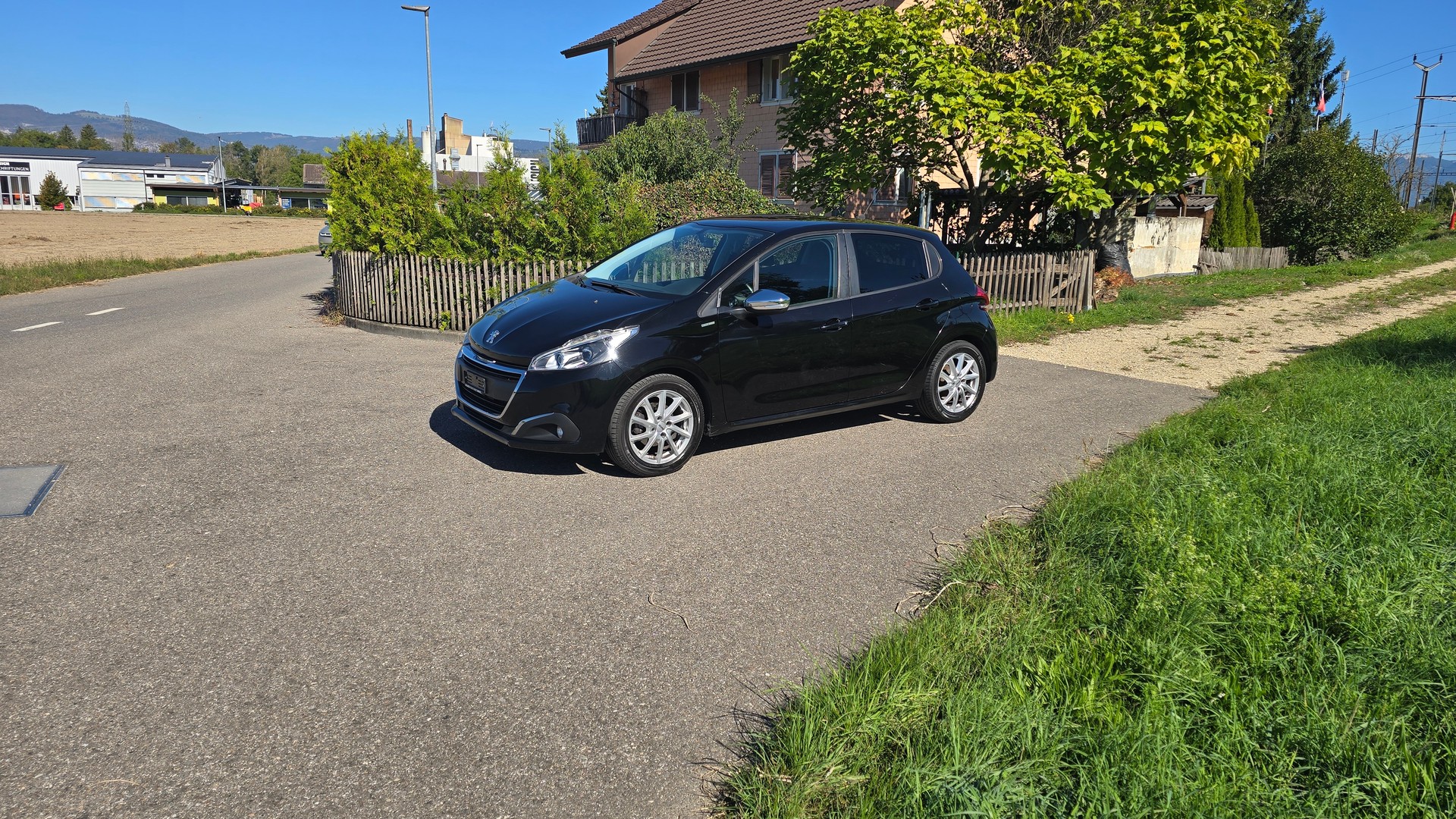 PEUGEOT 208 1.2 PureTech Style-image-0