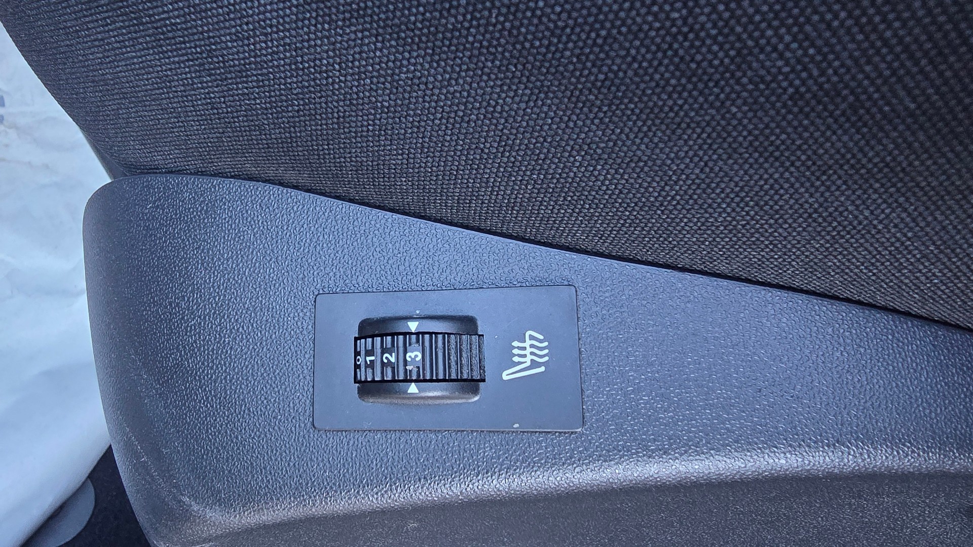 PEUGEOT 208 1.2 PureTech Style-image-22