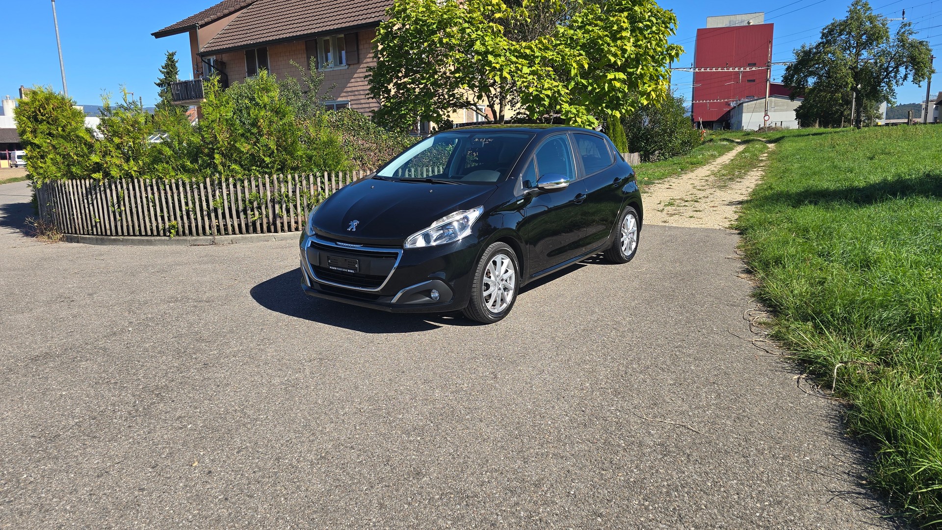 PEUGEOT 208 1.2 PureTech Style-image-16