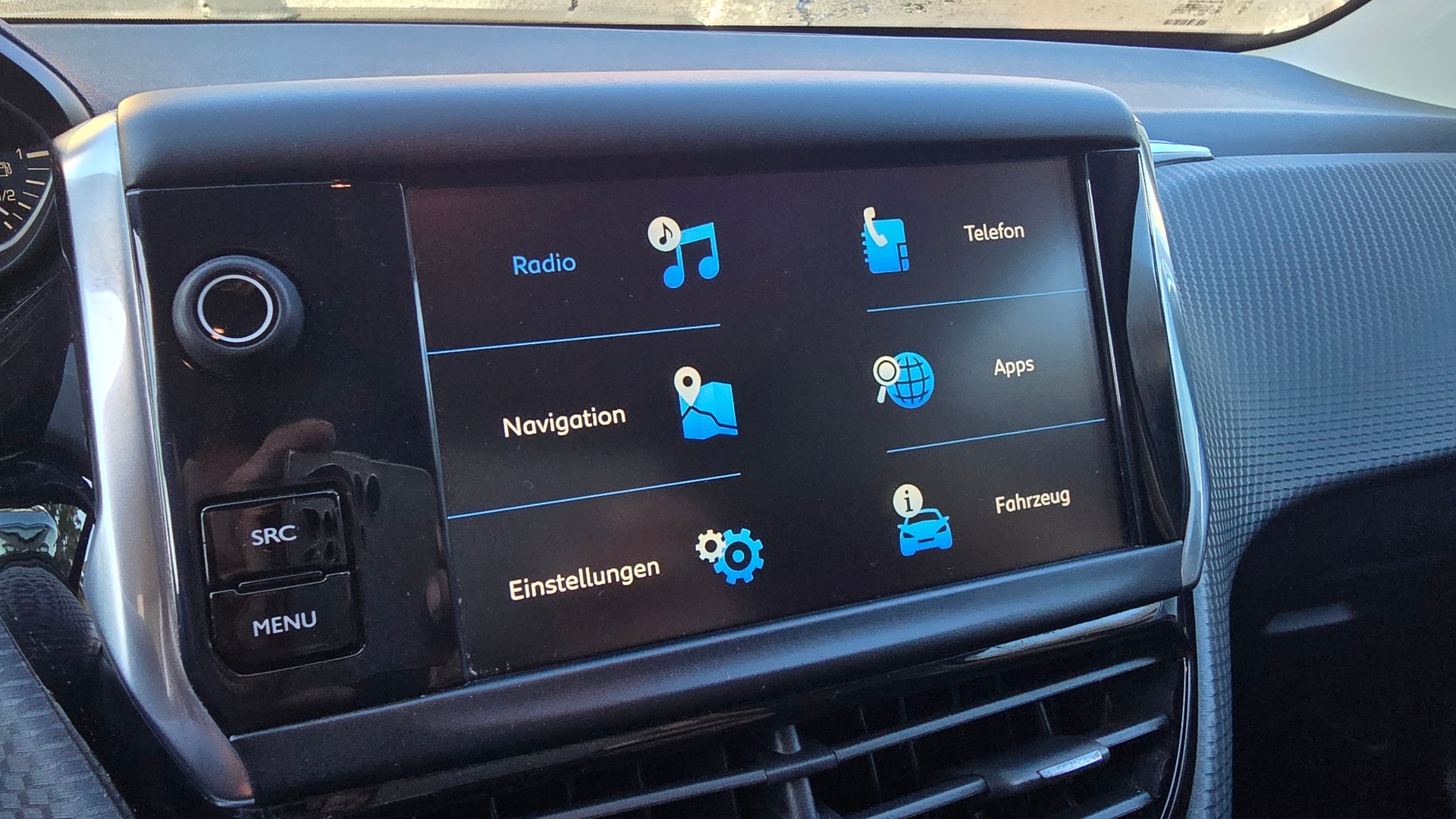 PEUGEOT 208 1.2 PureTech Style-image-5