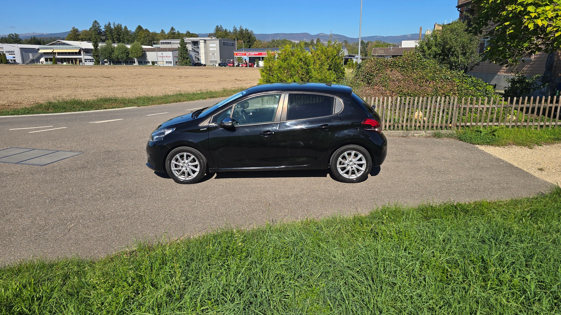 PEUGEOT 208 1.2 PureTech Style-image-17