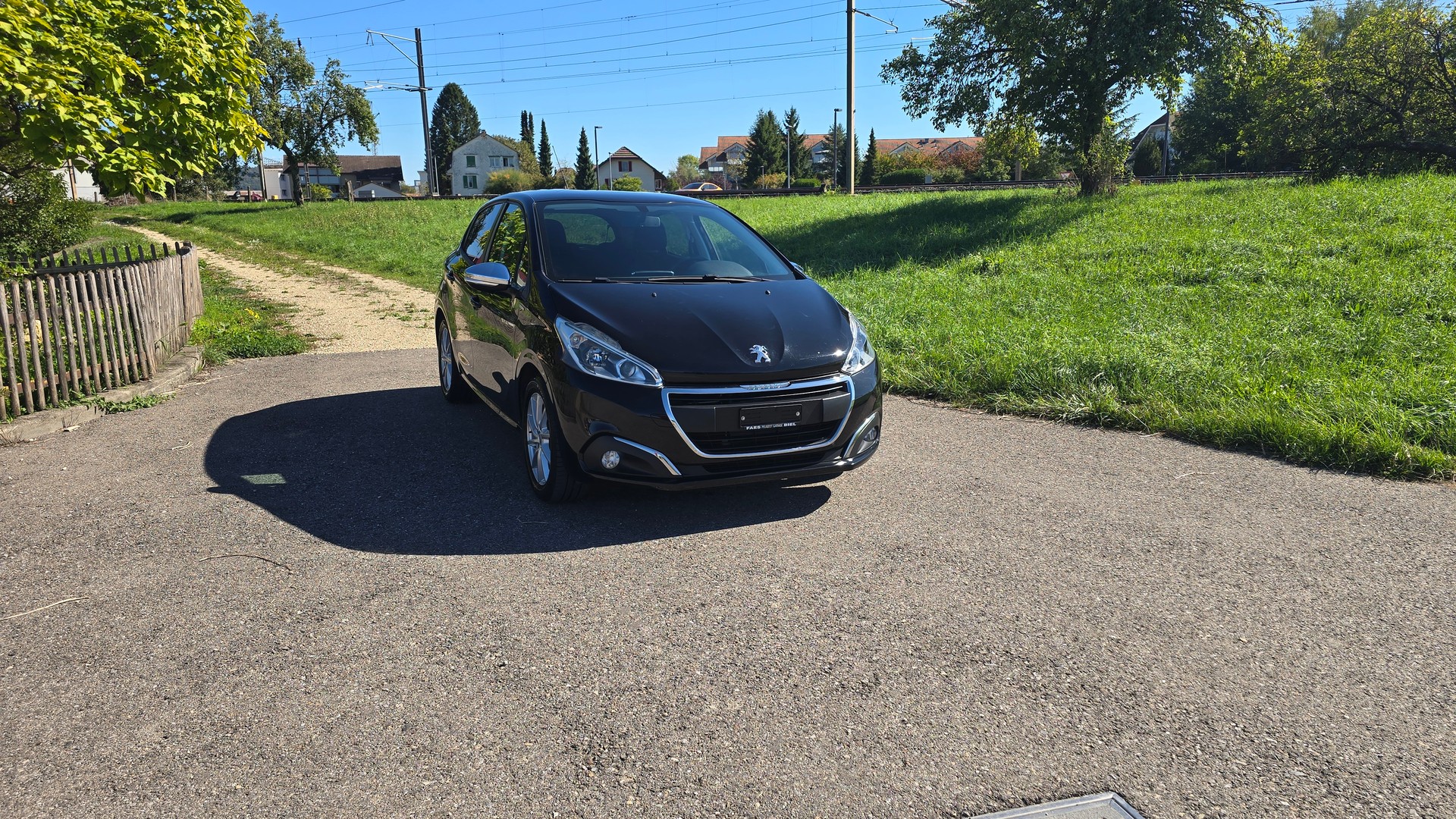 PEUGEOT 208 1.2 PureTech Style-image-15