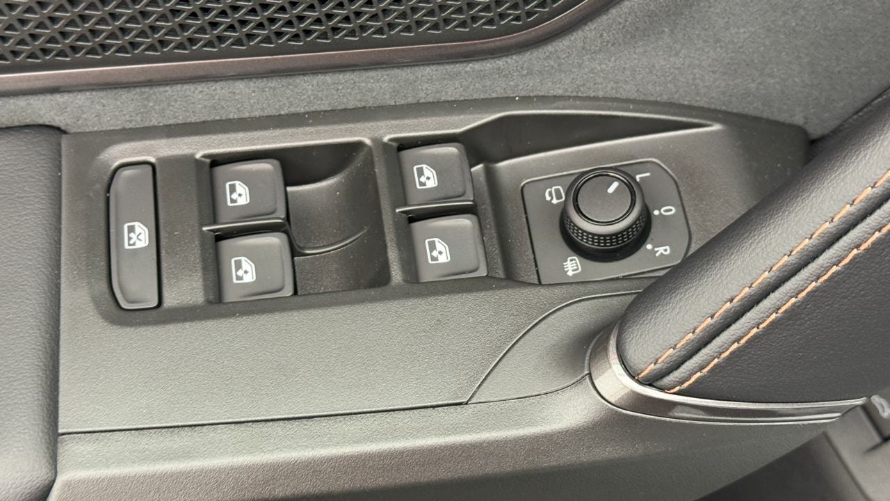 CUPRA LEON ST 2.0 TSI VZ Black Edition-image-9