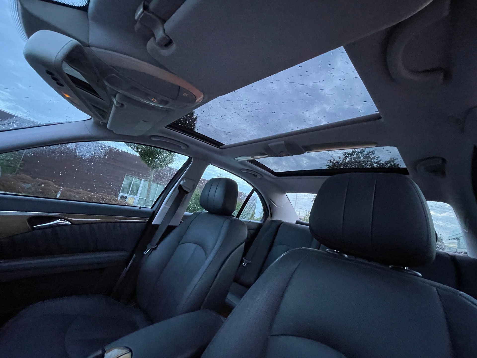 MERCEDES-BENZ E 320 CDI Avantgarde 4Matic Automatic-image-11