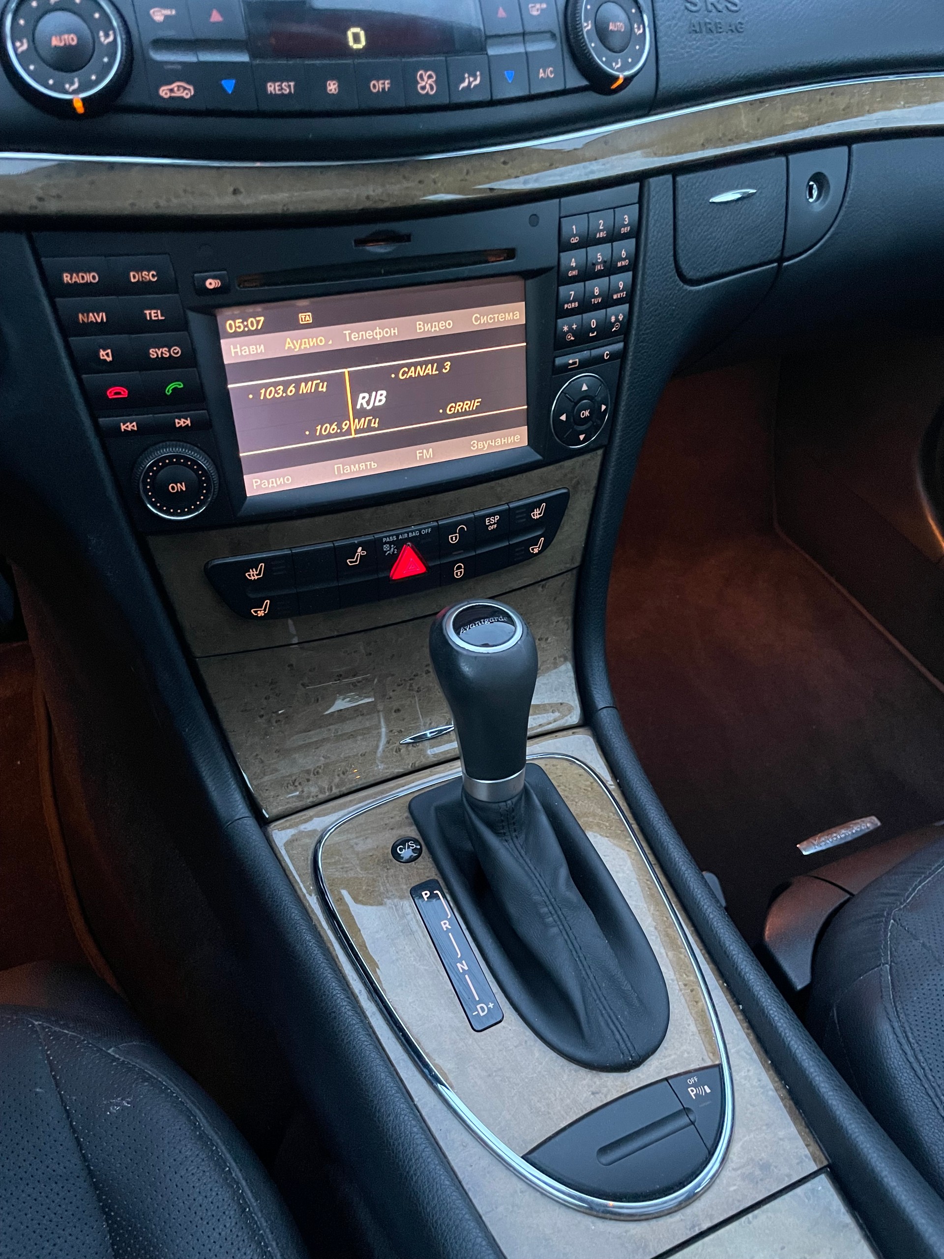 MERCEDES-BENZ E 320 CDI Avantgarde 4Matic Automatic-image-13