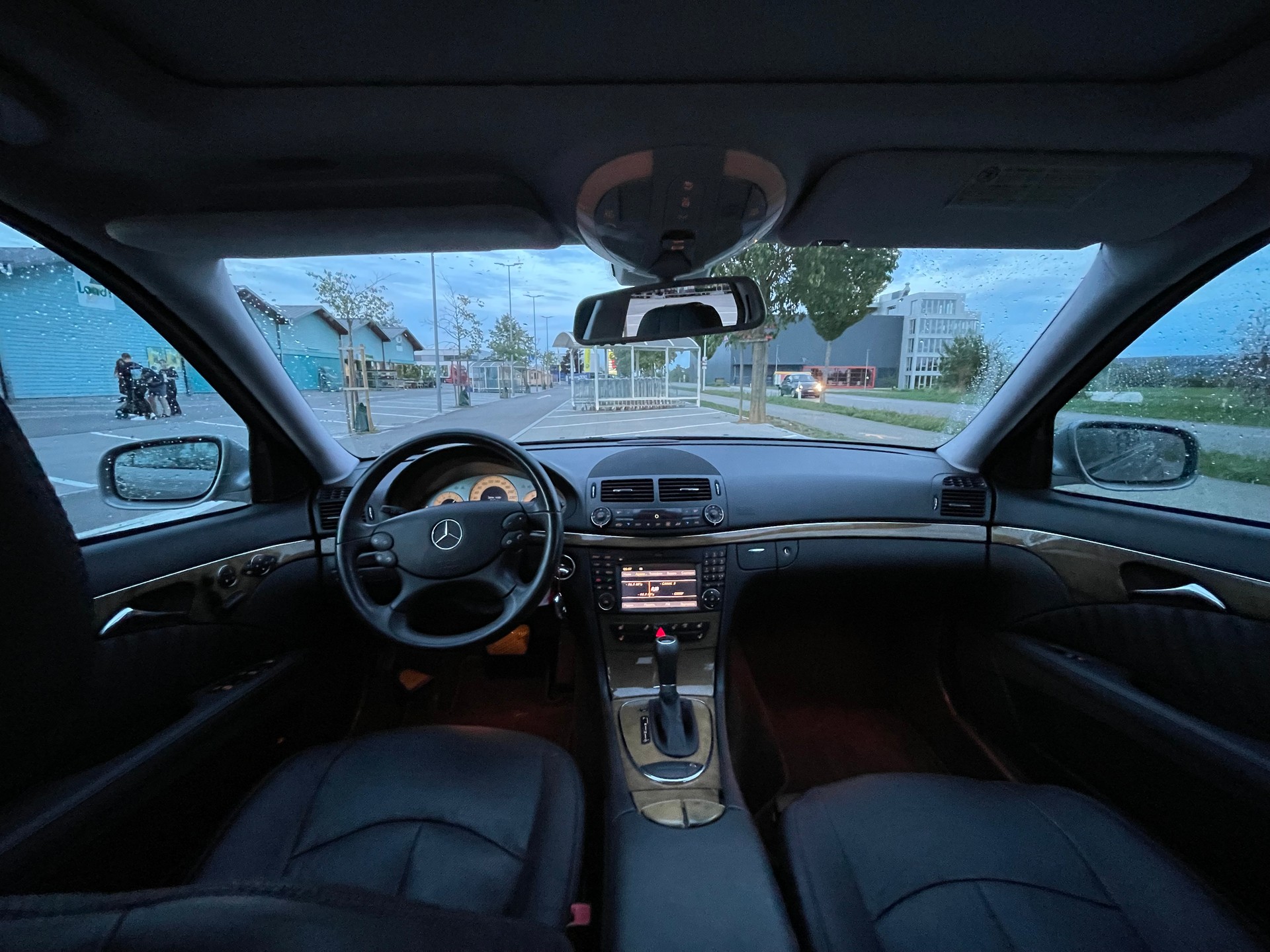 MERCEDES-BENZ E 320 CDI Avantgarde 4Matic Automatic-image-12