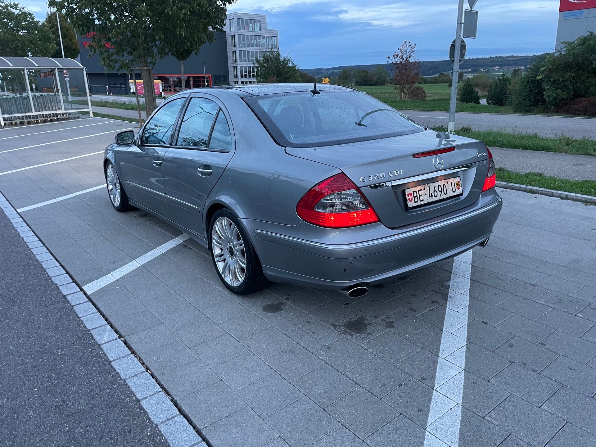 MERCEDES-BENZ E 320 CDI Avantgarde 4Matic Automatic-image-2
