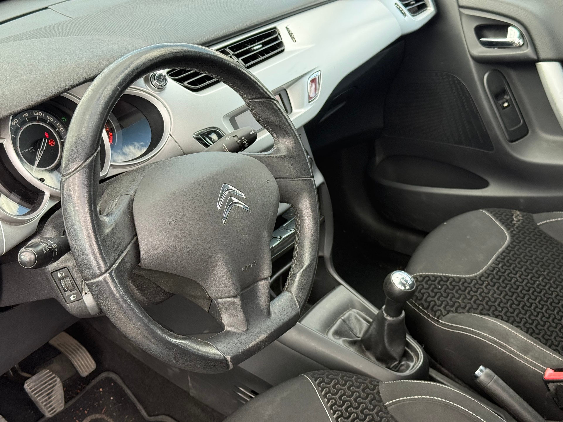 CITROEN C3 1.6 16V HDi Chic-image-8