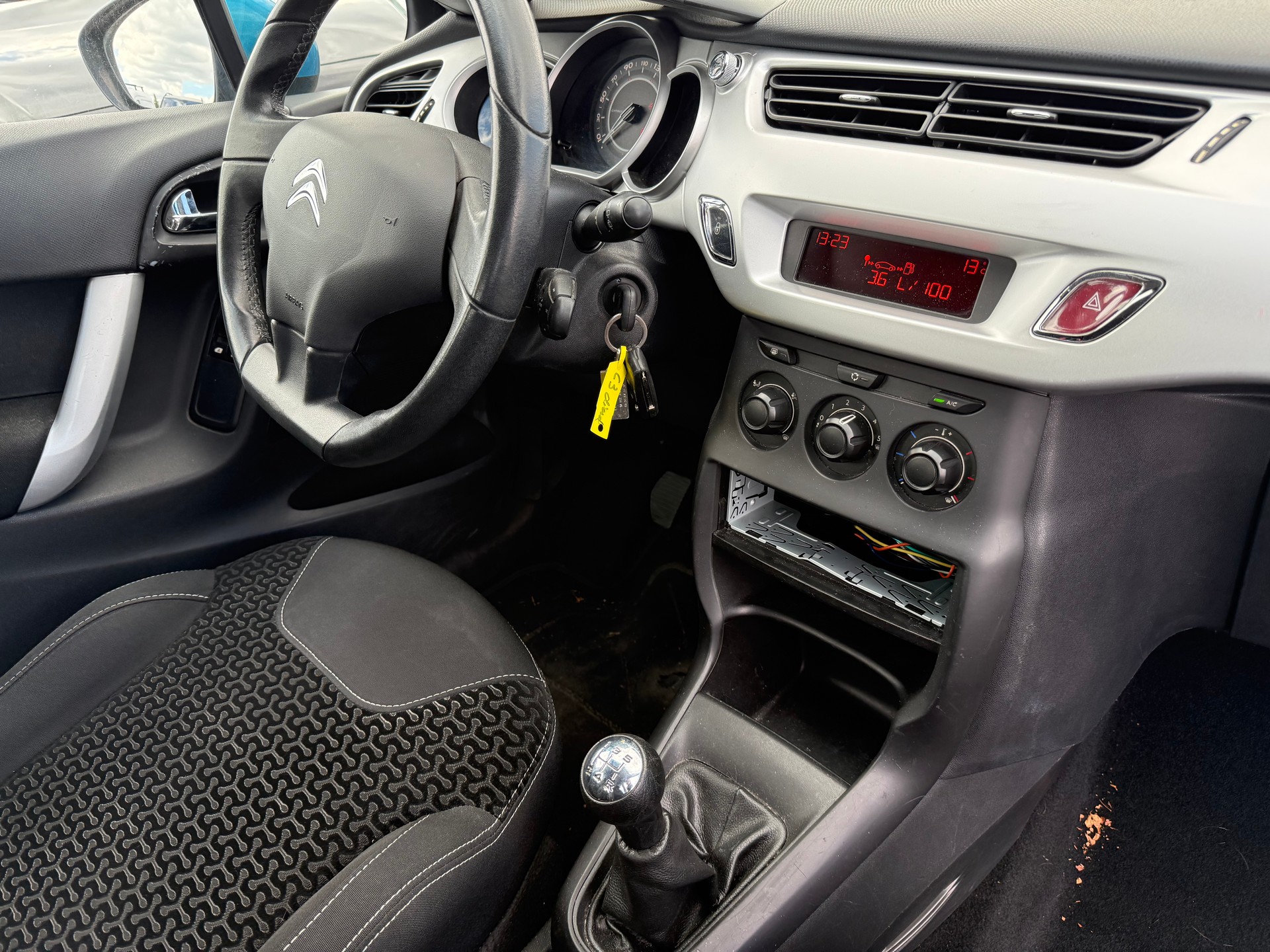 CITROEN C3 1.6 16V HDi Chic-image-9