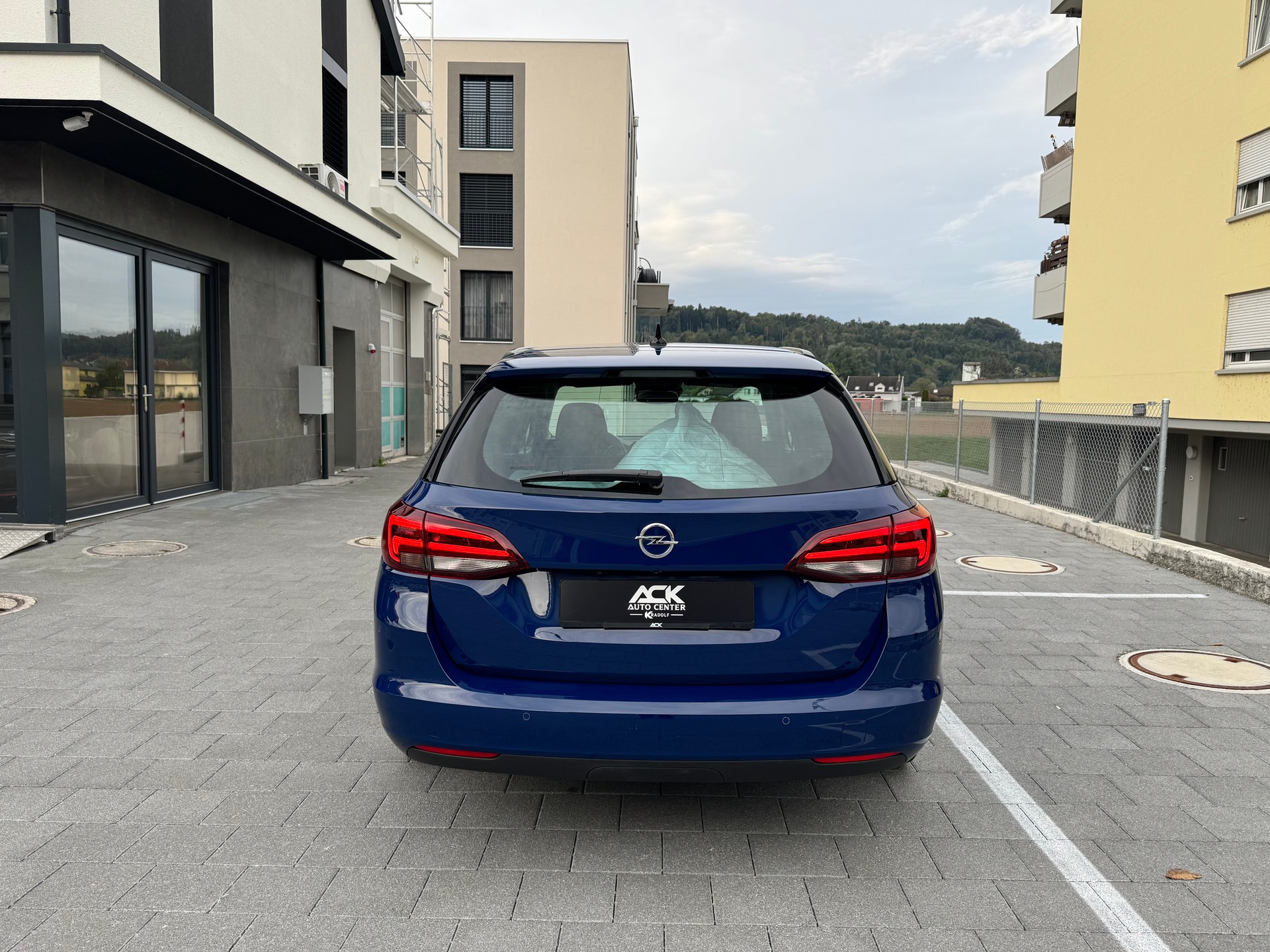 OPEL Astra Sports Tourer 1.4iTurbo 120 Years Edition-image-3