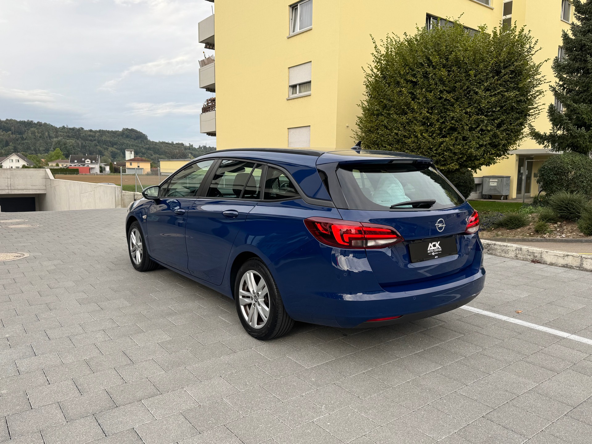 OPEL Astra Sports Tourer 1.4iTurbo 120 Years Edition-image-2