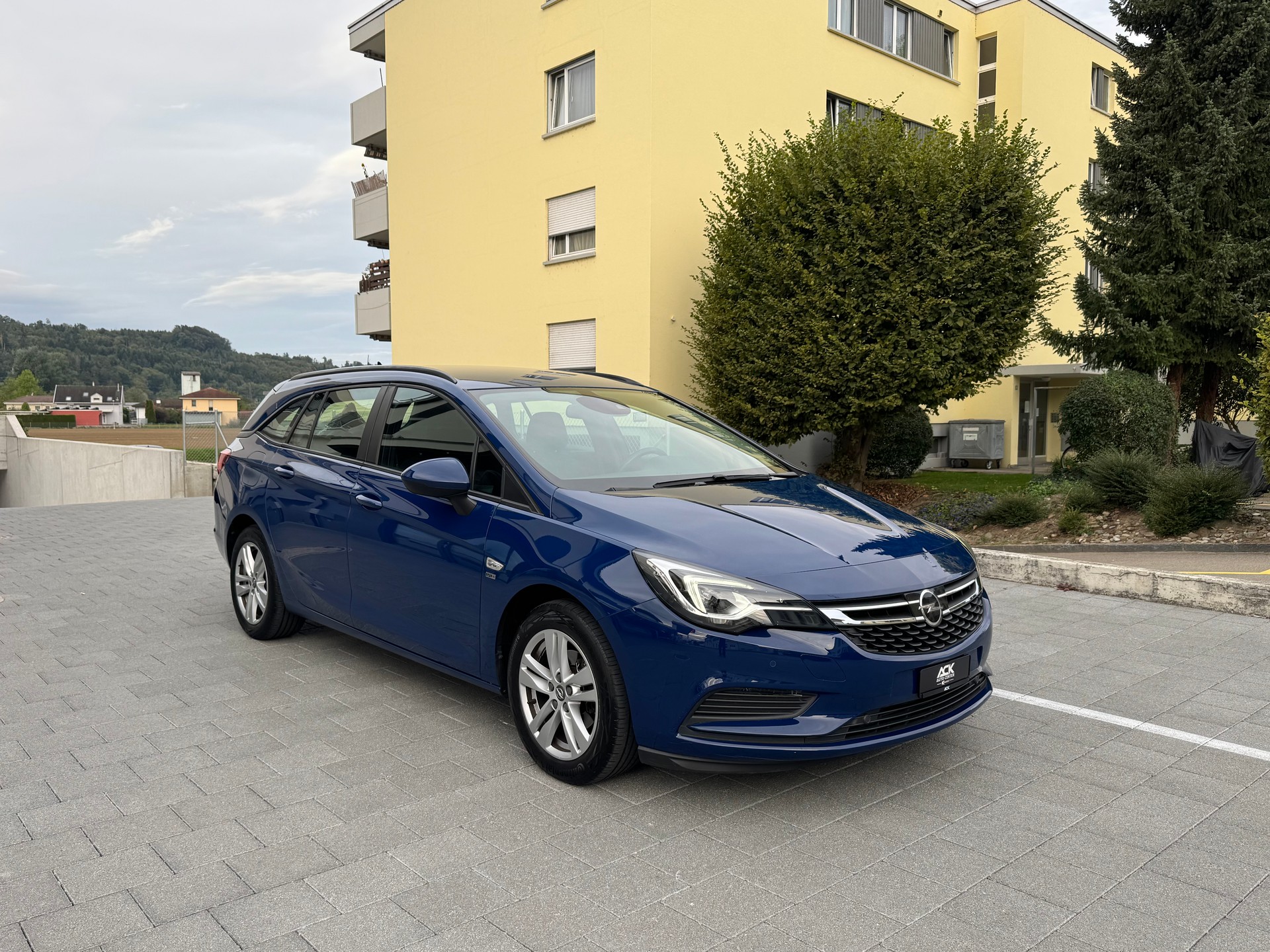 OPEL Astra Sports Tourer 1.4iTurbo 120 Years Edition-image-6