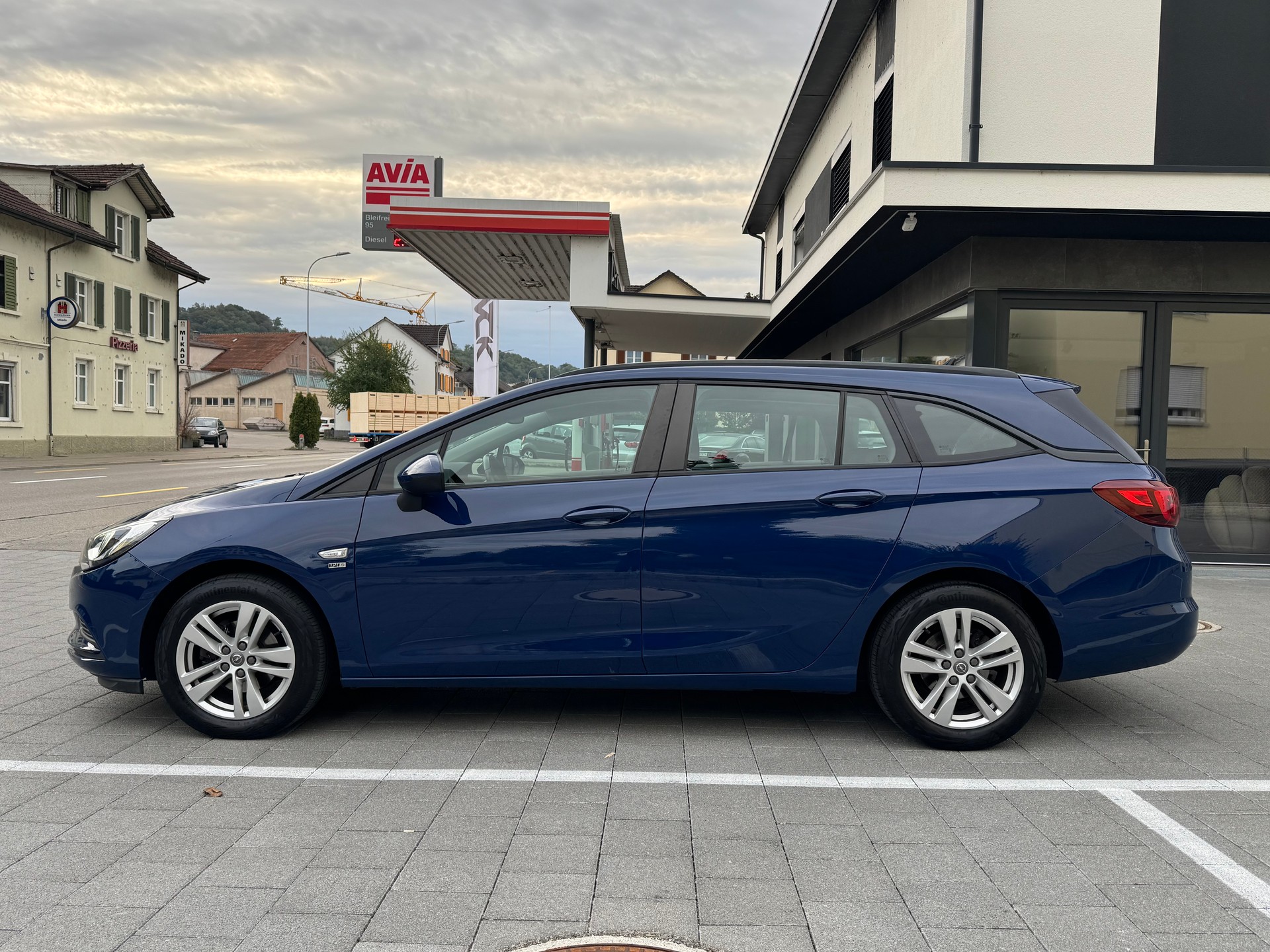 OPEL Astra Sports Tourer 1.4iTurbo 120 Years Edition-image-1